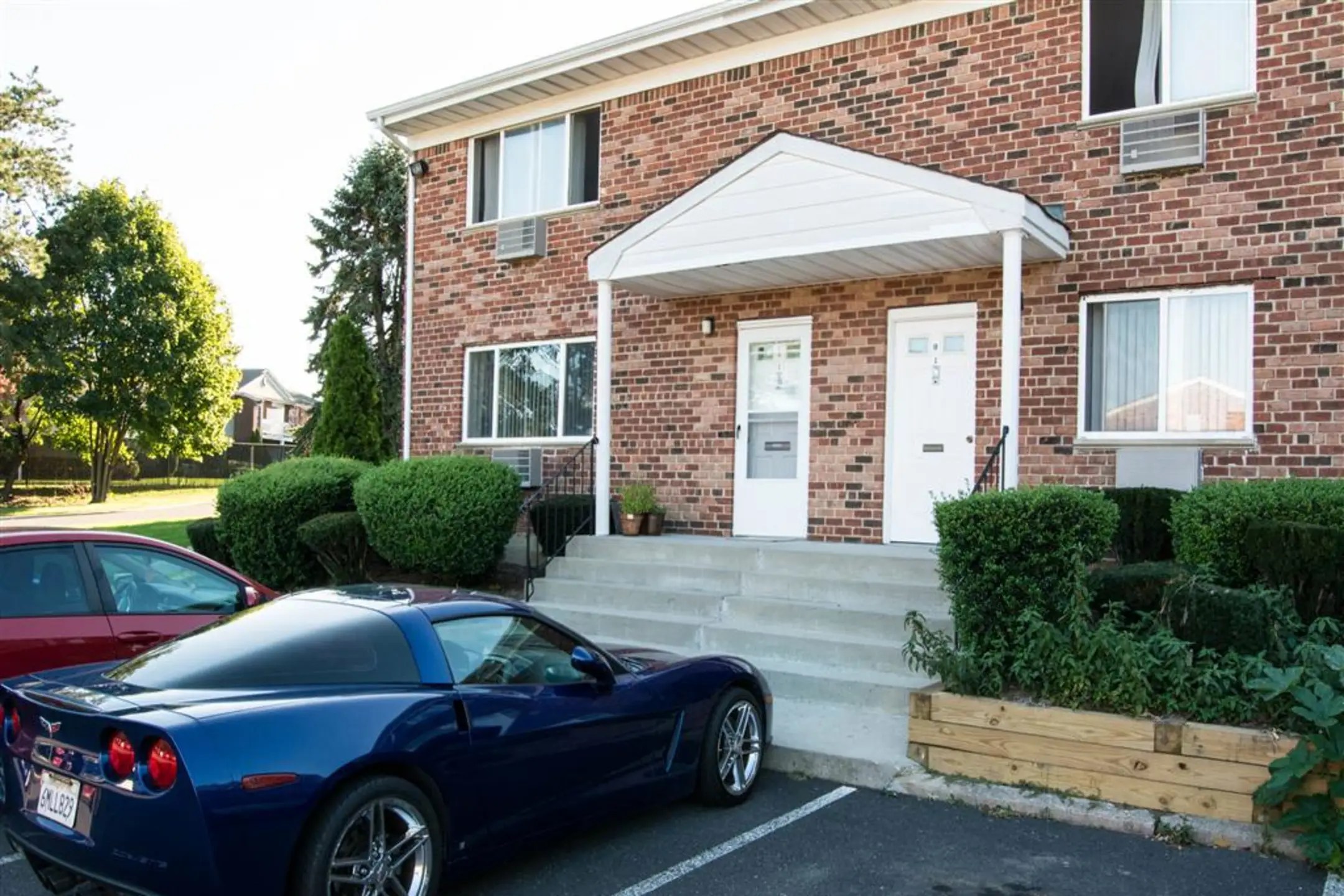 Brookwood at Holbrook 835 Broadway Avenue Holbrook, NY Apartments