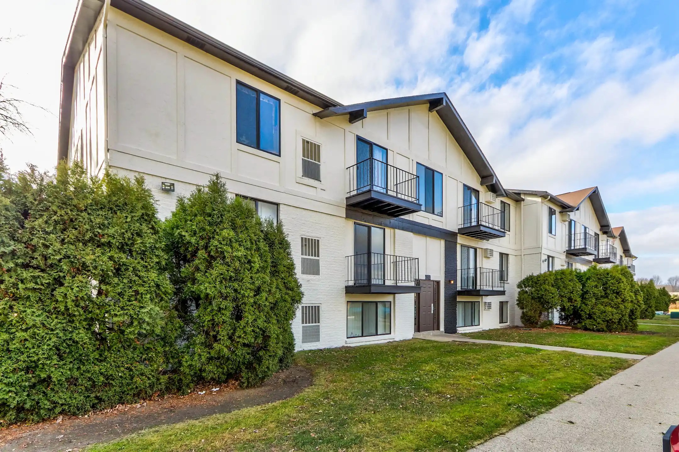 Park on Canal Apartments Clinton Township, MI 48038