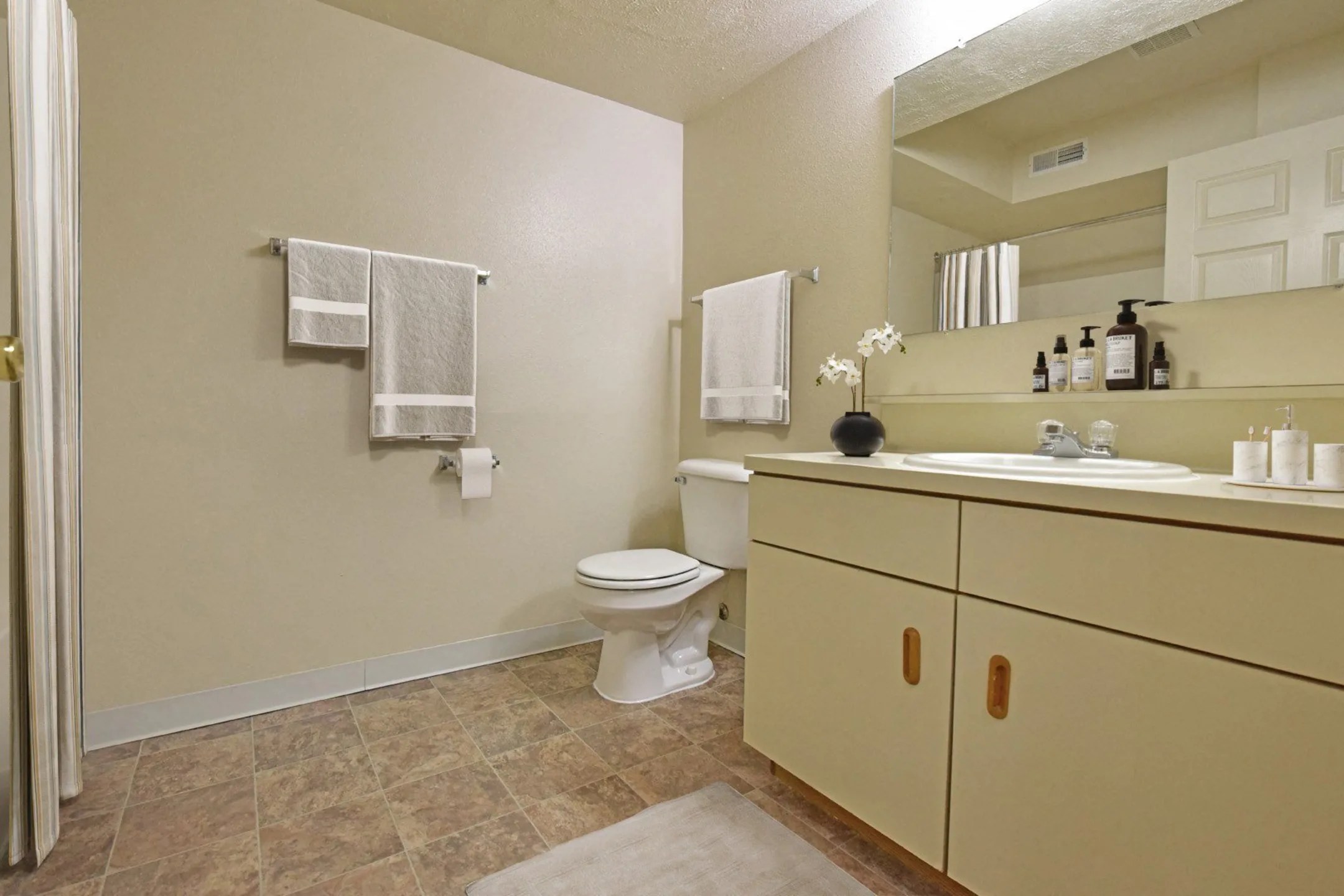 Heatherwood 1275 Heatherwood Dr Grand Blanc, MI Apartments for Rent