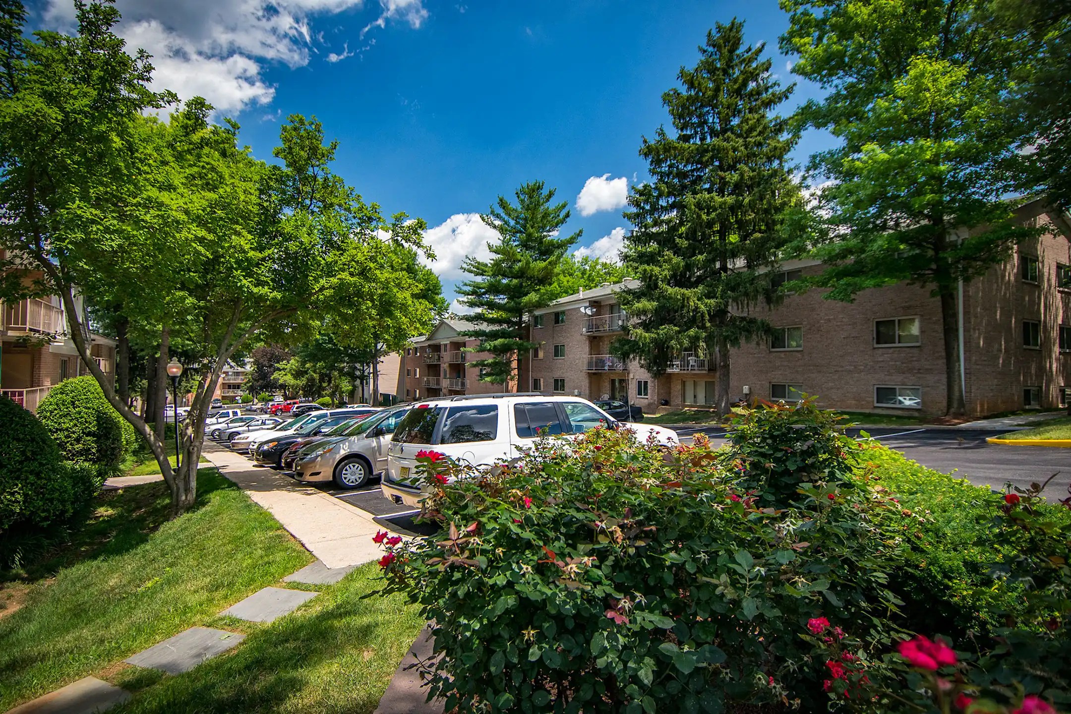 Spring Ridge Apartments 374 N. Summit Avenue Gaithersburg, MD