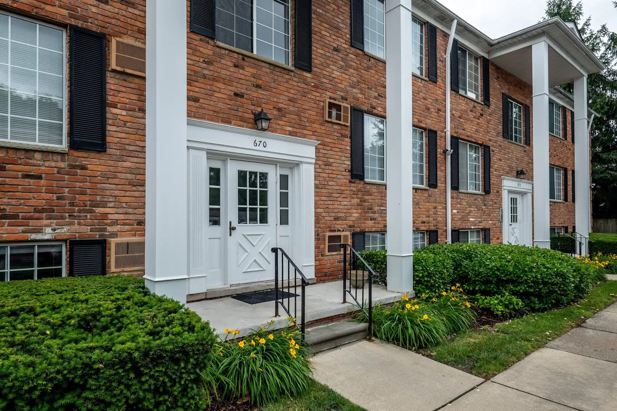 Hartford Place Apartments Birmingham, MI 48009