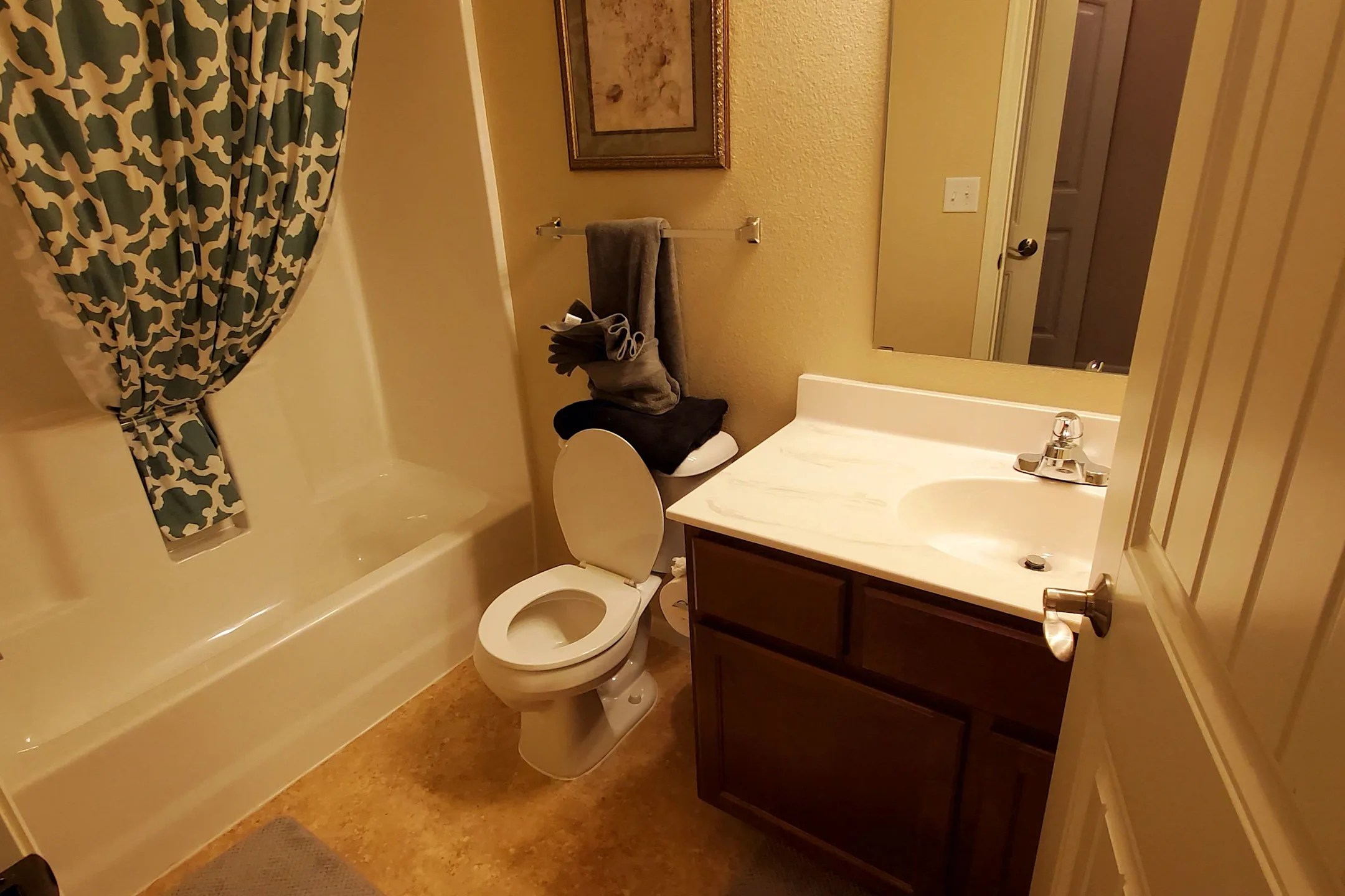 Eagle Crest Apartments 3710 26th Street W Williston, ND Apartments