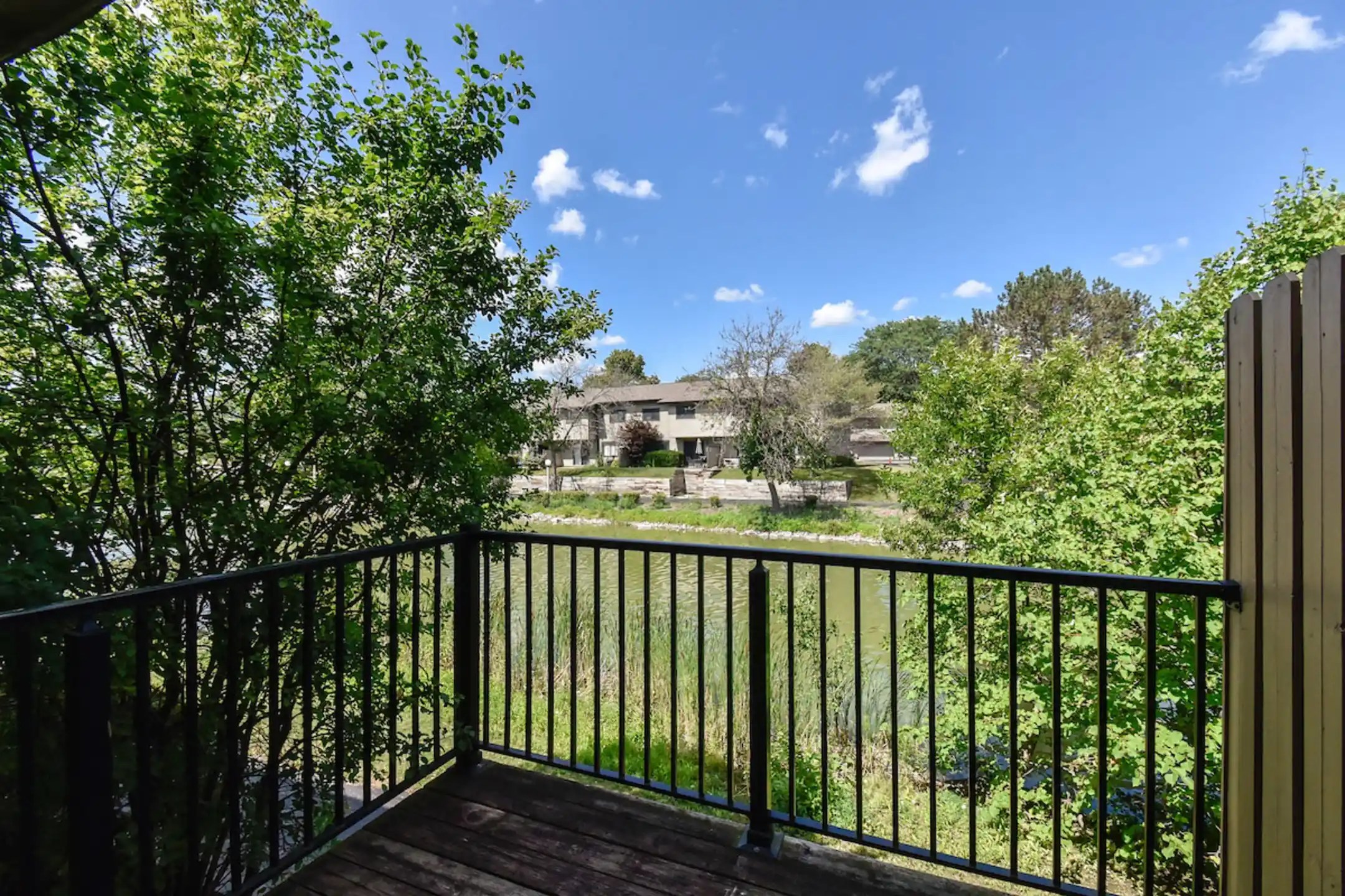 Harbor Pointe Apartment Apartments Milwaukee, WI 53223