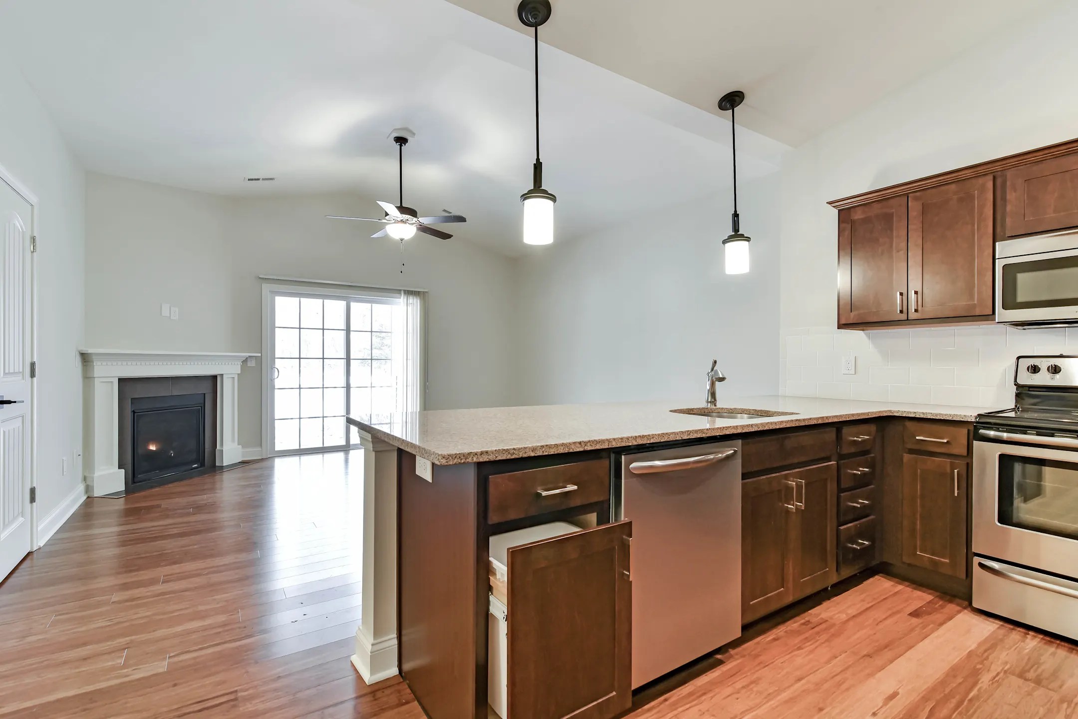 Park Place At Glenmont Square Apartments Apartments Glenmont, NY 12077