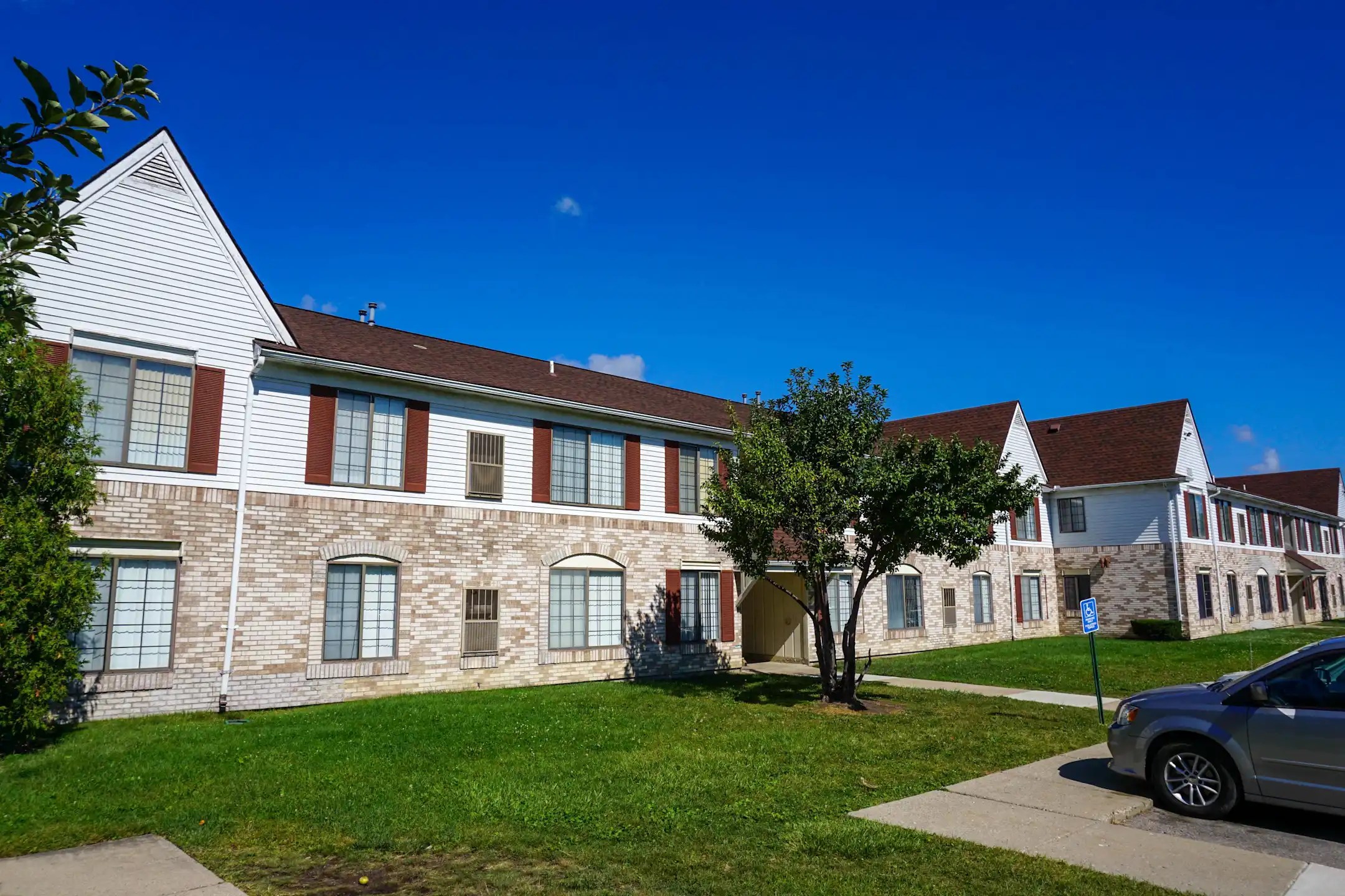 Garfield Commons Apartment Homes Apartments Clinton Township, MI 48038