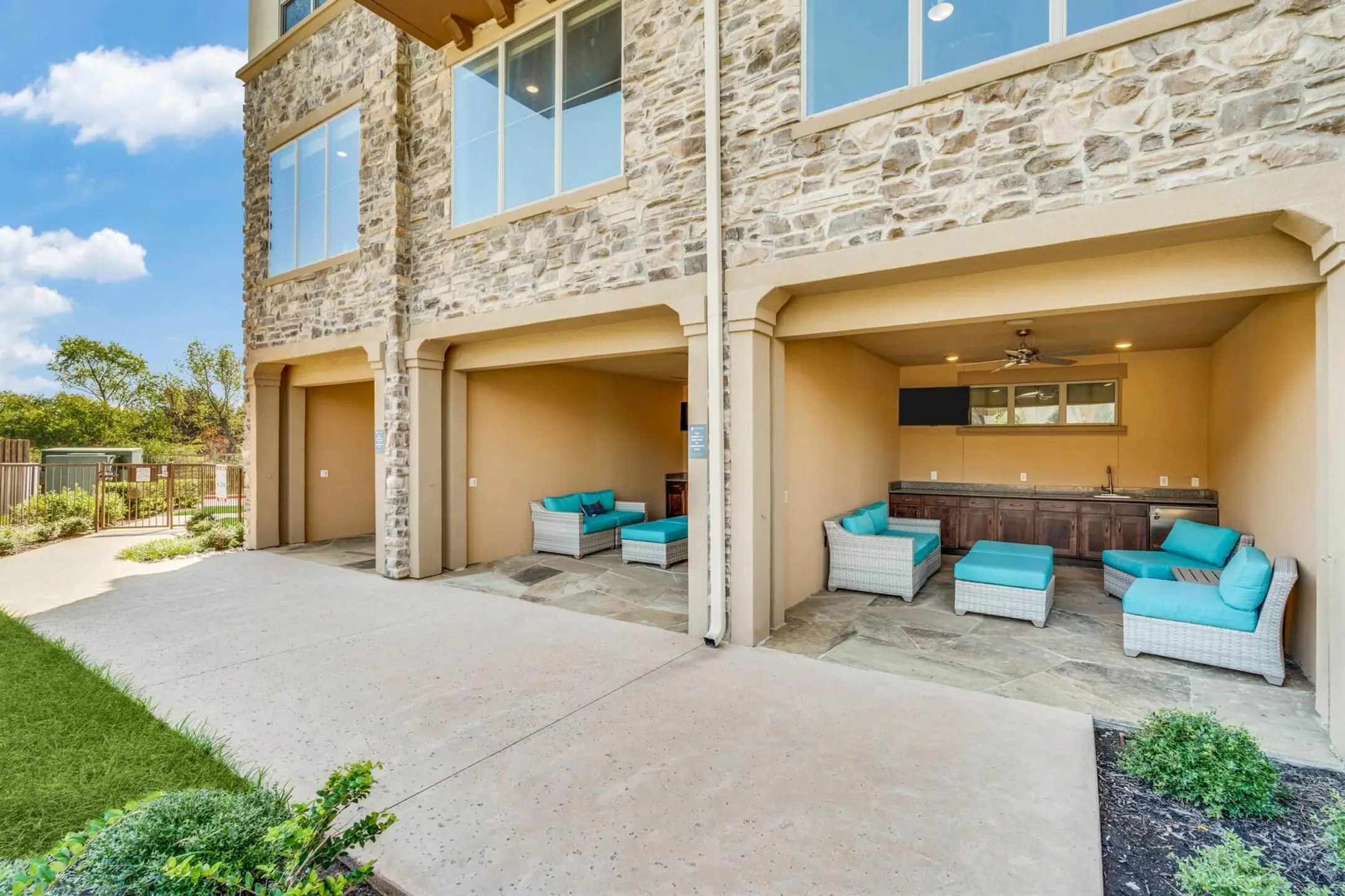 Villaggio 1701 E Debbie Ln Mansfield, TX Apartments for Rent Rent.