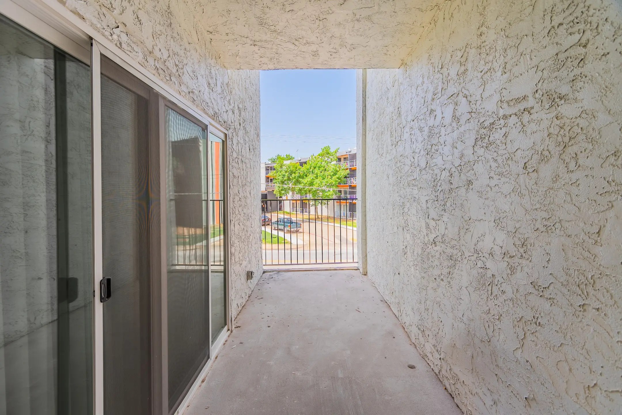 Courtyard Condos Apartments Dallas, TX 75231