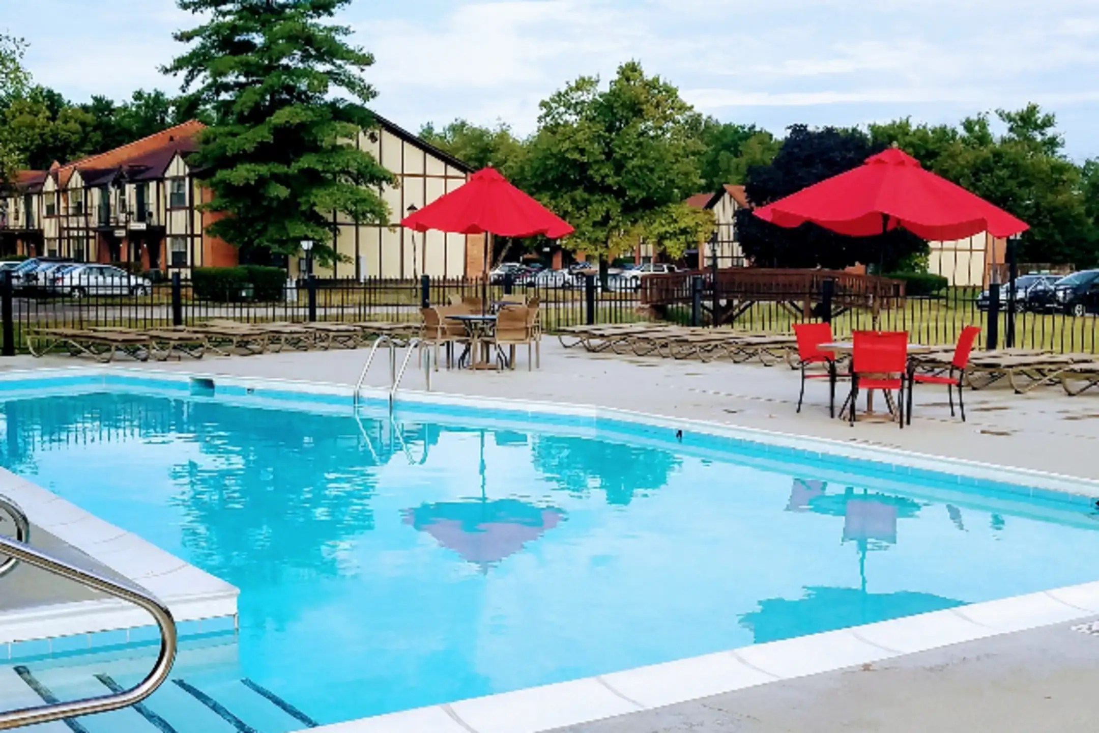 Devonshire Apartments 8301 Doncaster Way Louisville, KY Apartments