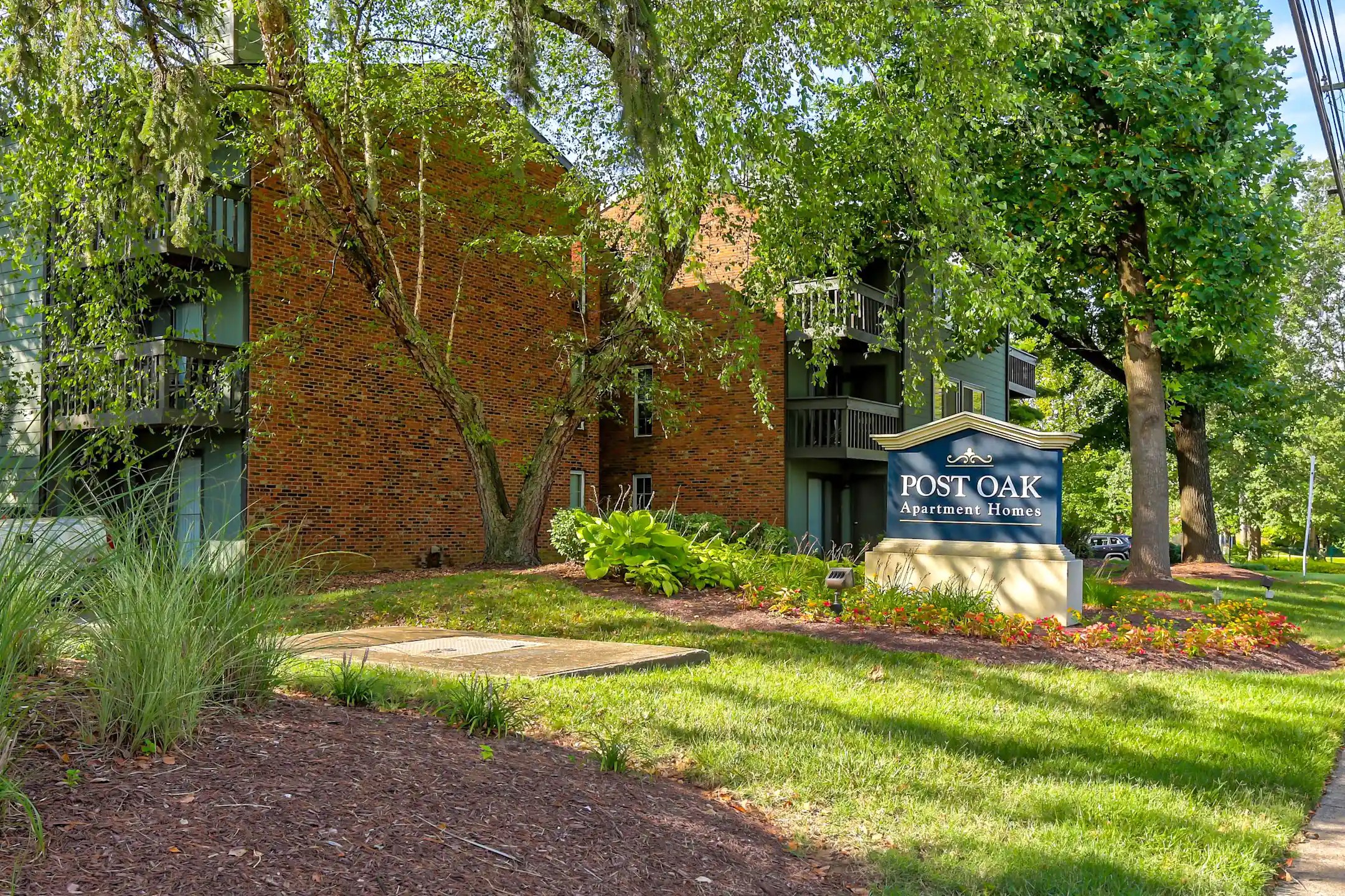 Post Oak Apartments Louisville, KY 40222