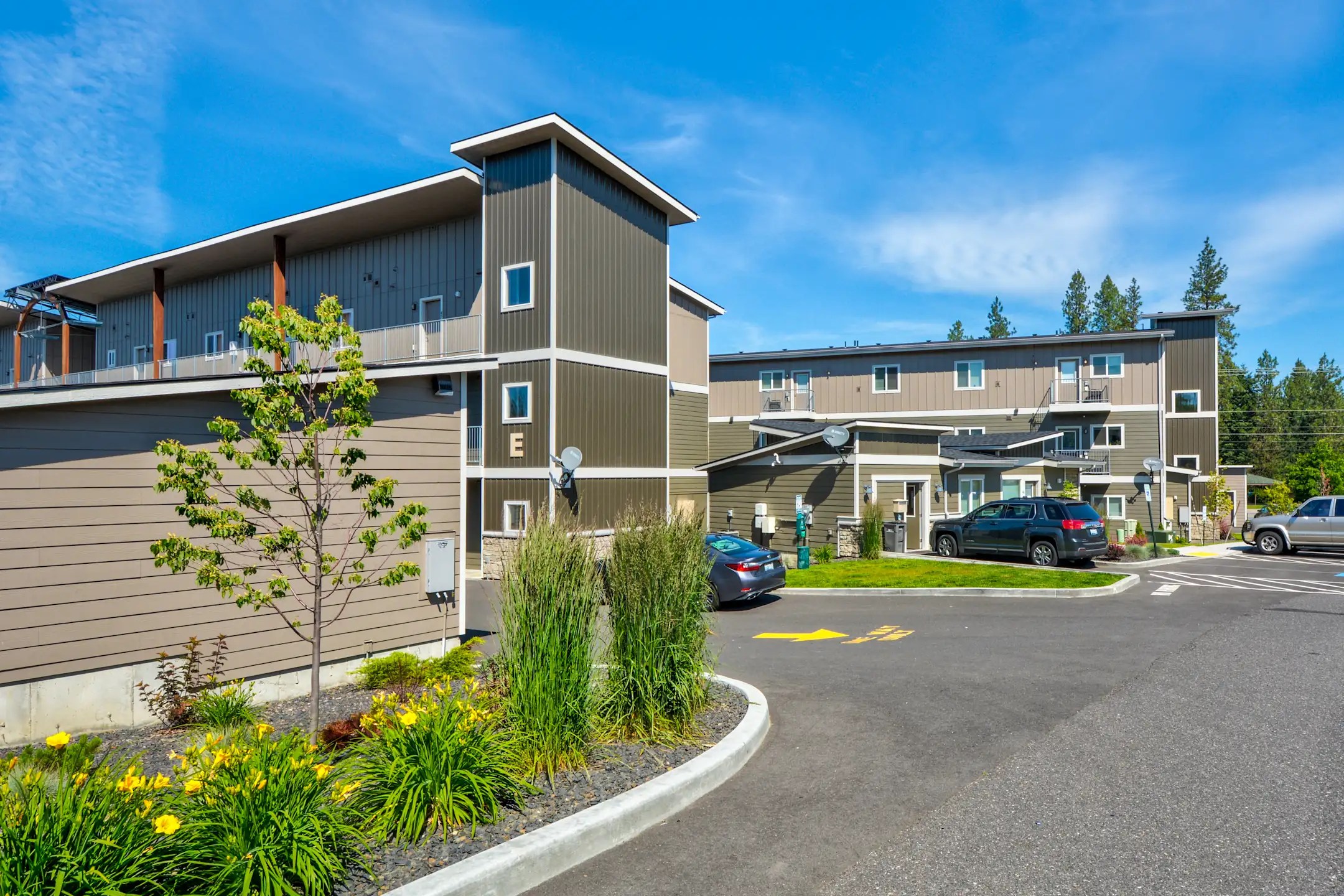 Dakota Flats Apartments 514 E Hastings Rd Spokane, WA Apartments