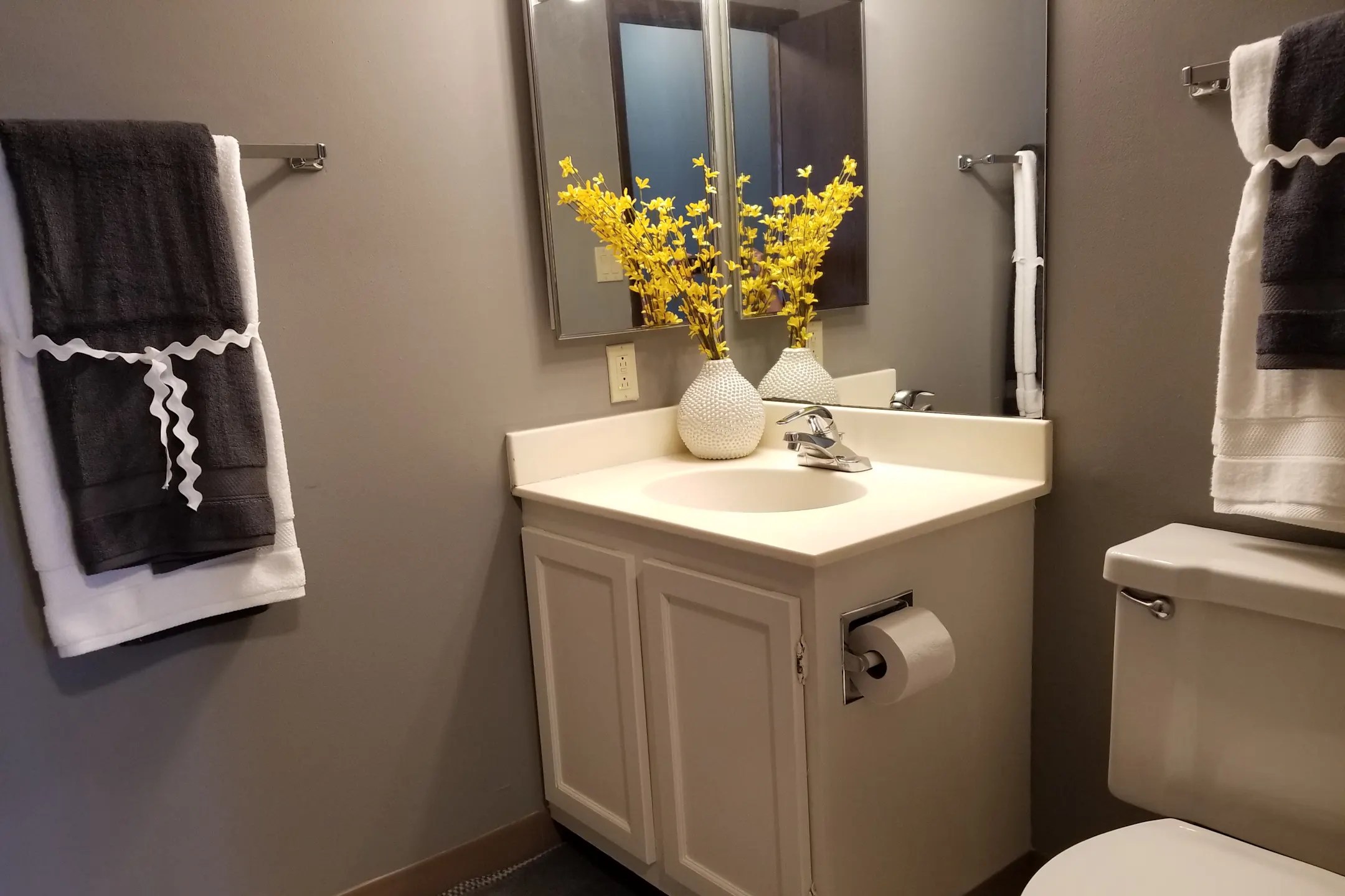 The Concord Apartments Racine, WI 53402