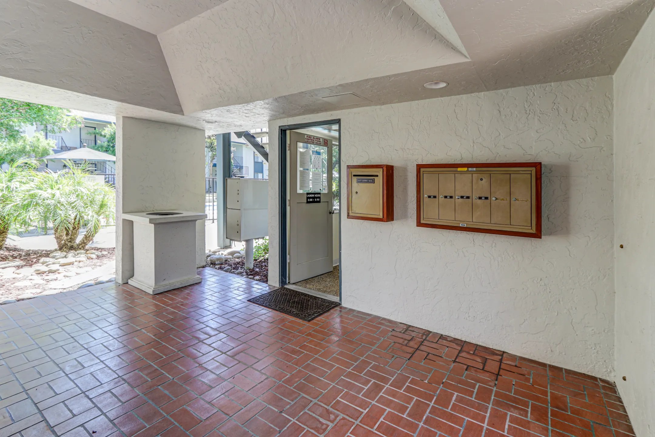 Moorpark Garden Apartments 2966 Moorpark Ave San Jose, CA