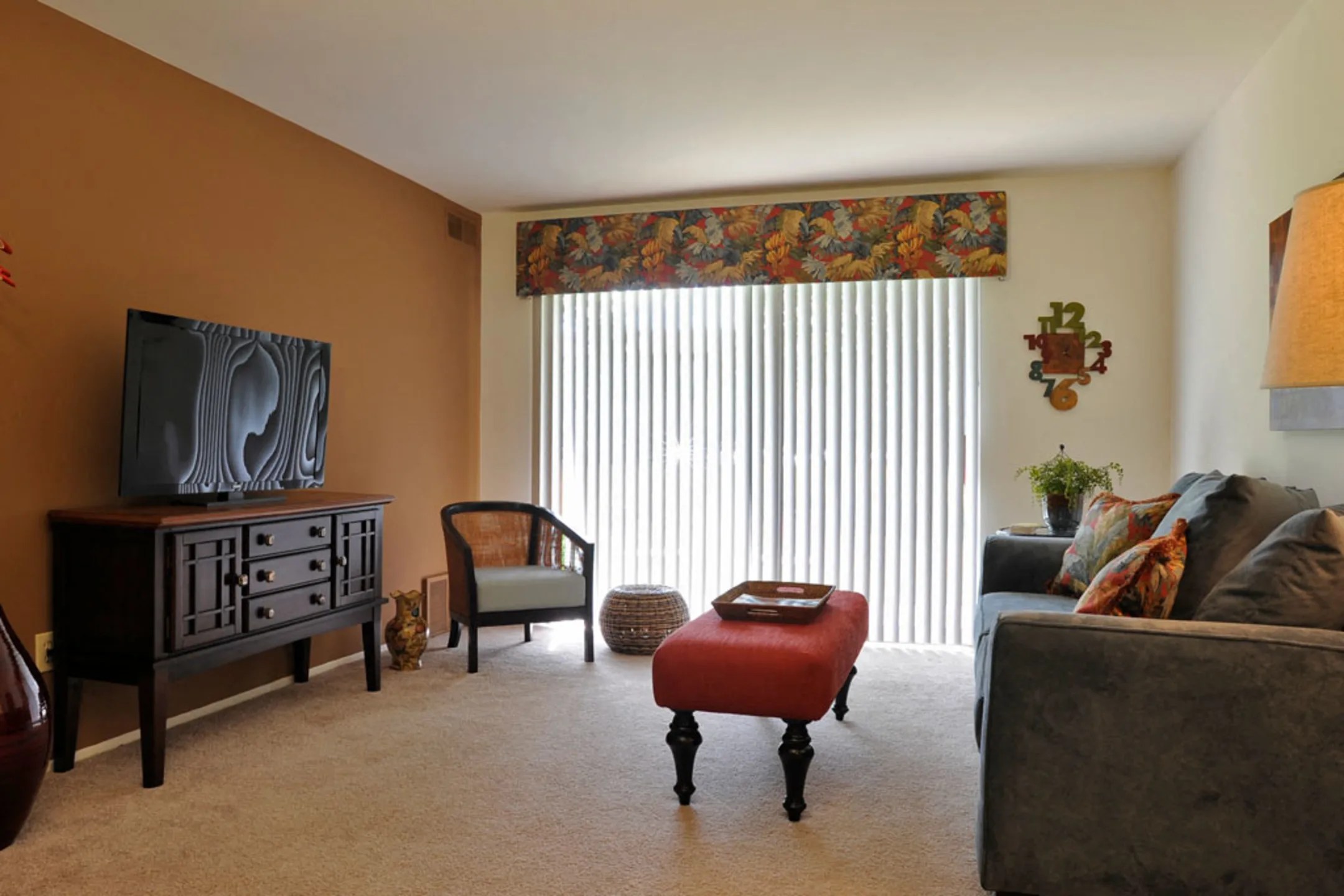 Fox Pointe Apartments 4700 7th St East Moline, IL for Rent Rent.