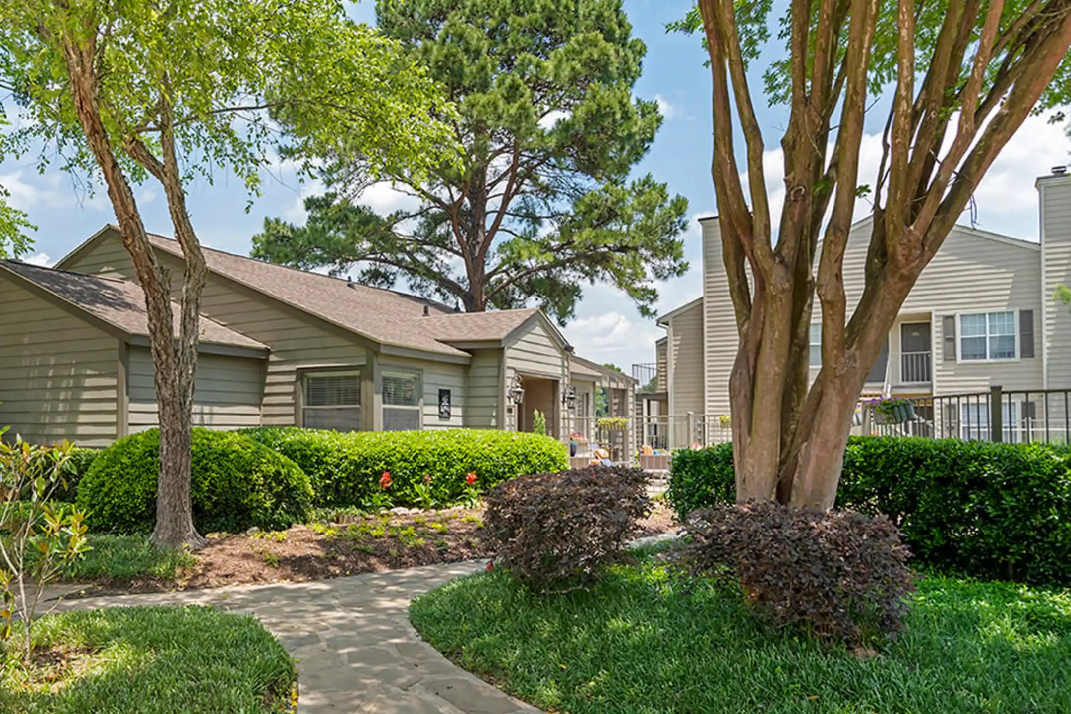 Reflection Pointe 2945 Layfair Dr Flowood, MS Apartments for Rent