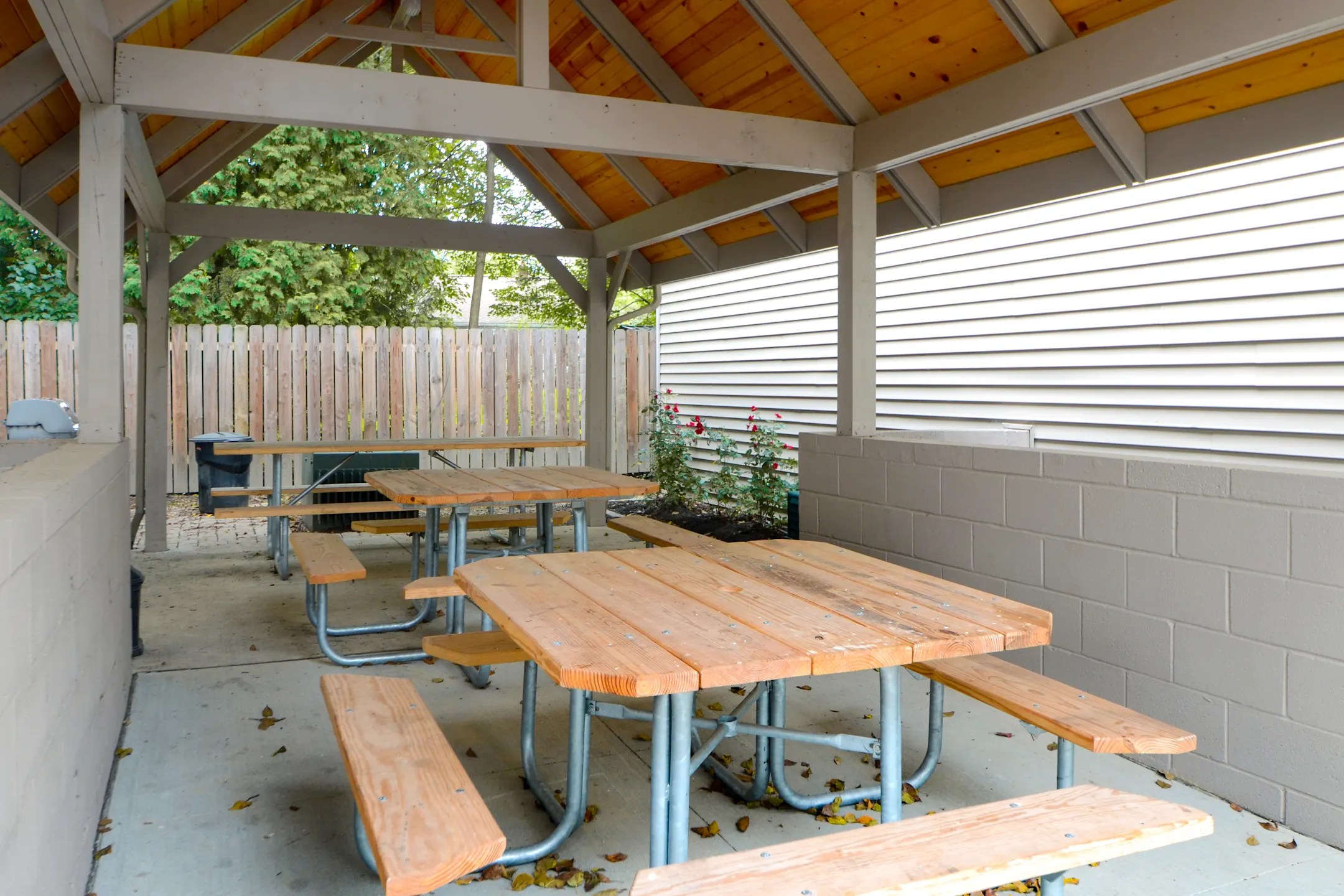 Mogadore Square Apartments Akron, OH 44312