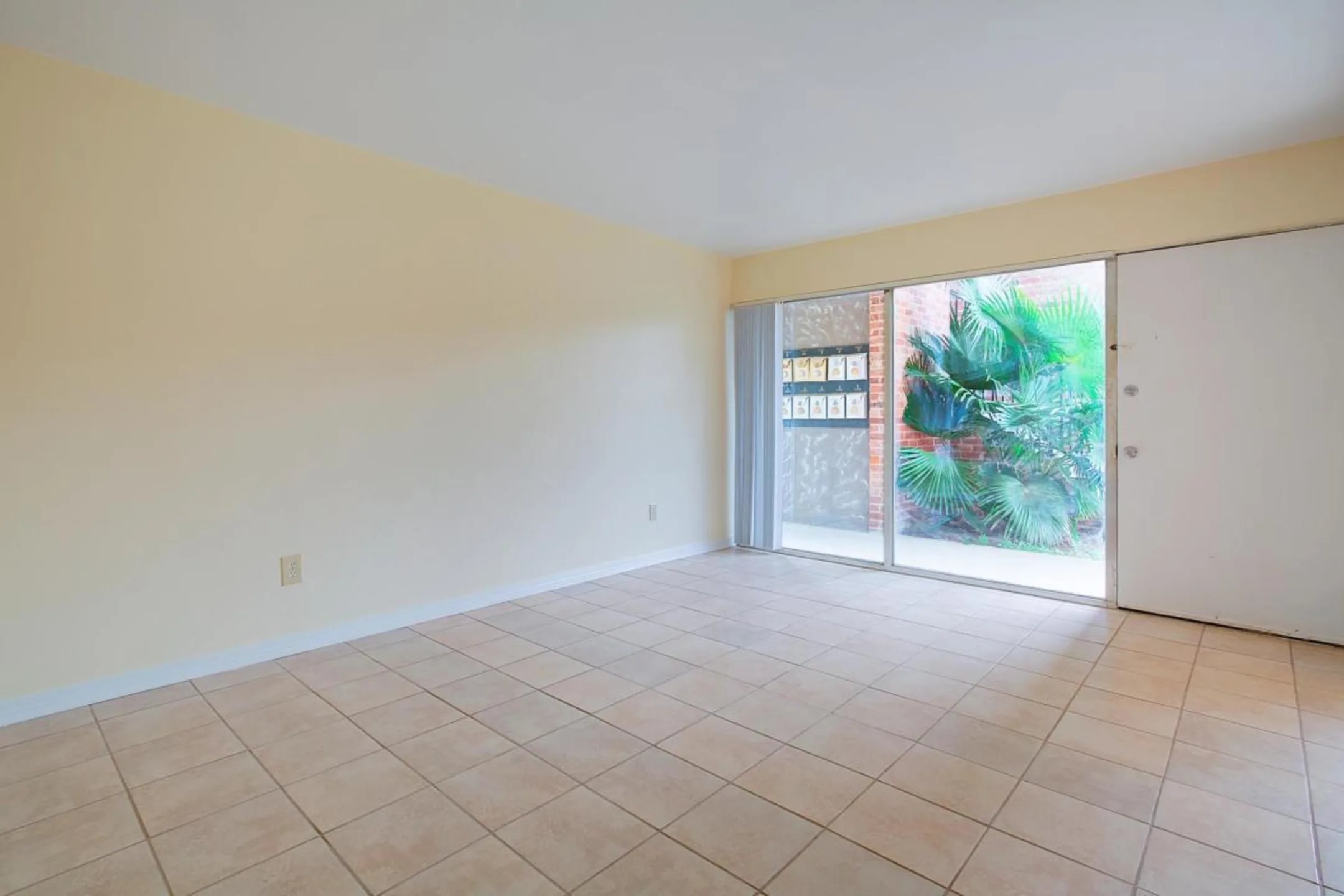 Country Club Apartments Apartments Pascagoula, MS 39567