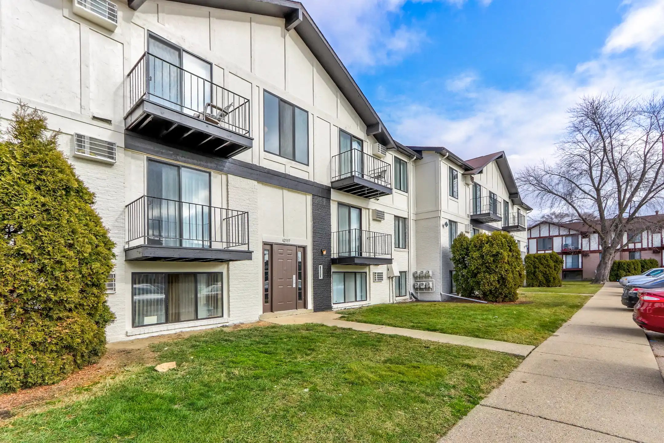 Park on Canal Apartments Clinton Township, MI 48038