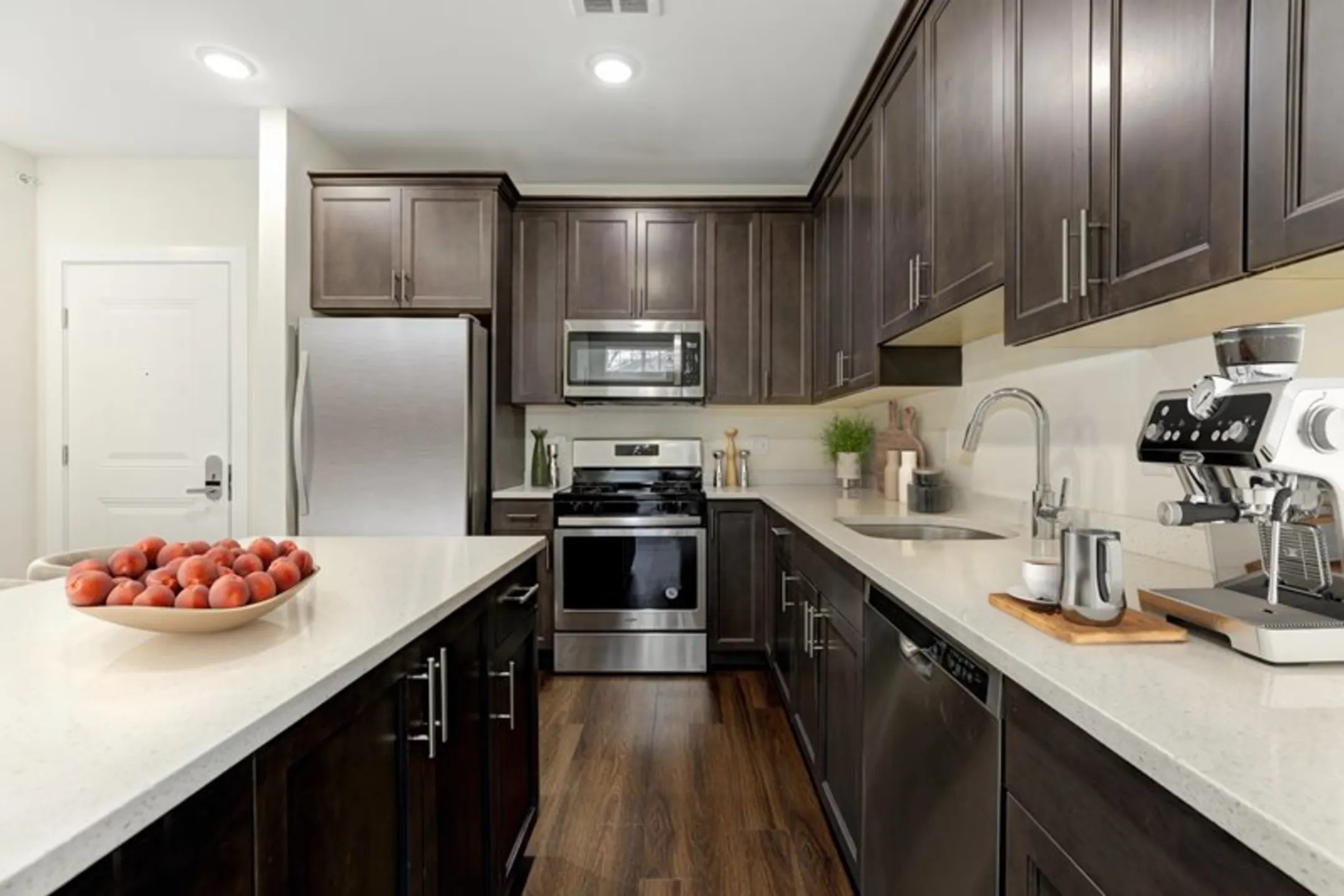 Washington Promenade 546 Washington Ave Dumont, NJ Apartments for