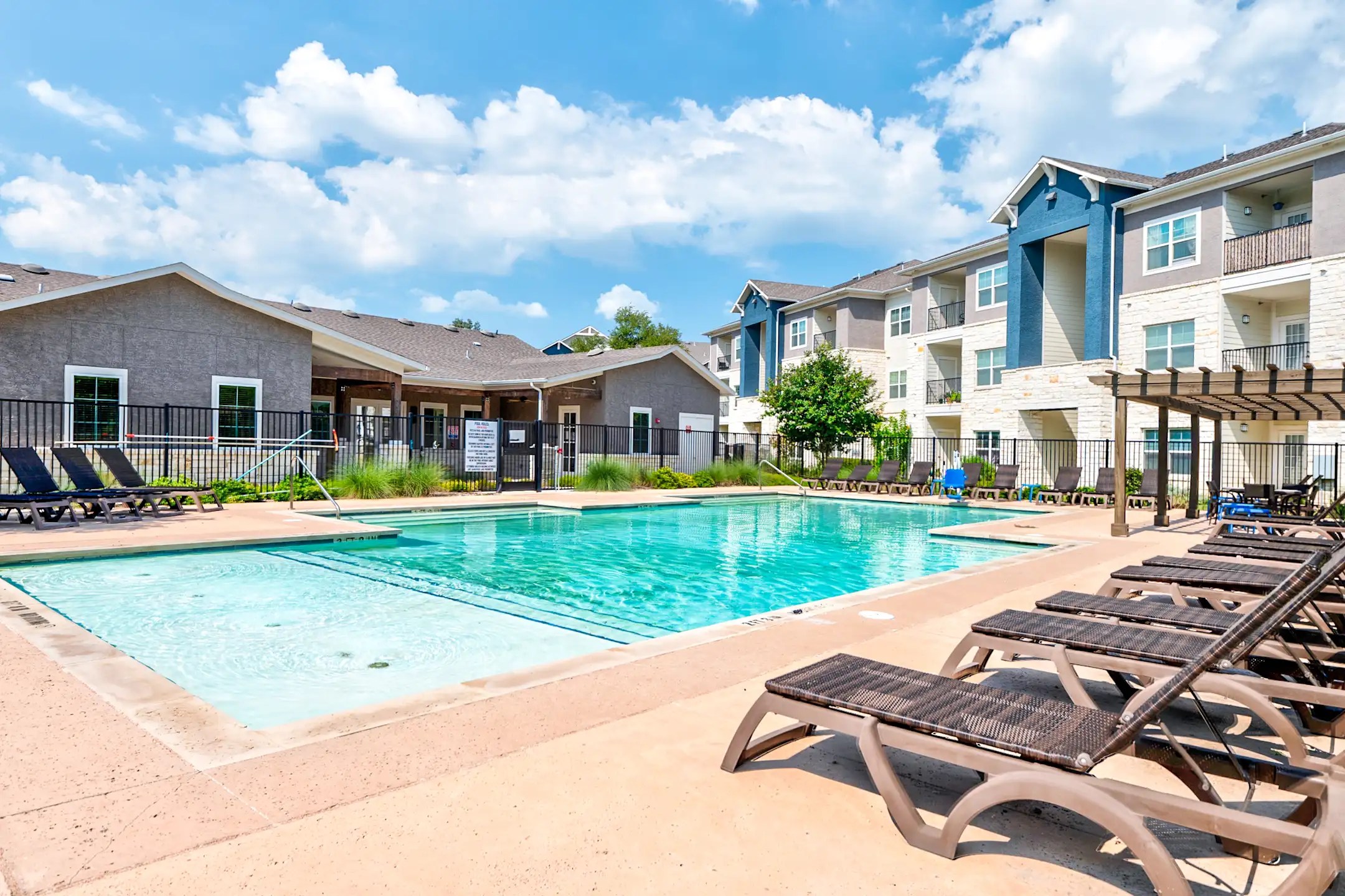 Live Oak Apartment Homes Apartments TX 78628