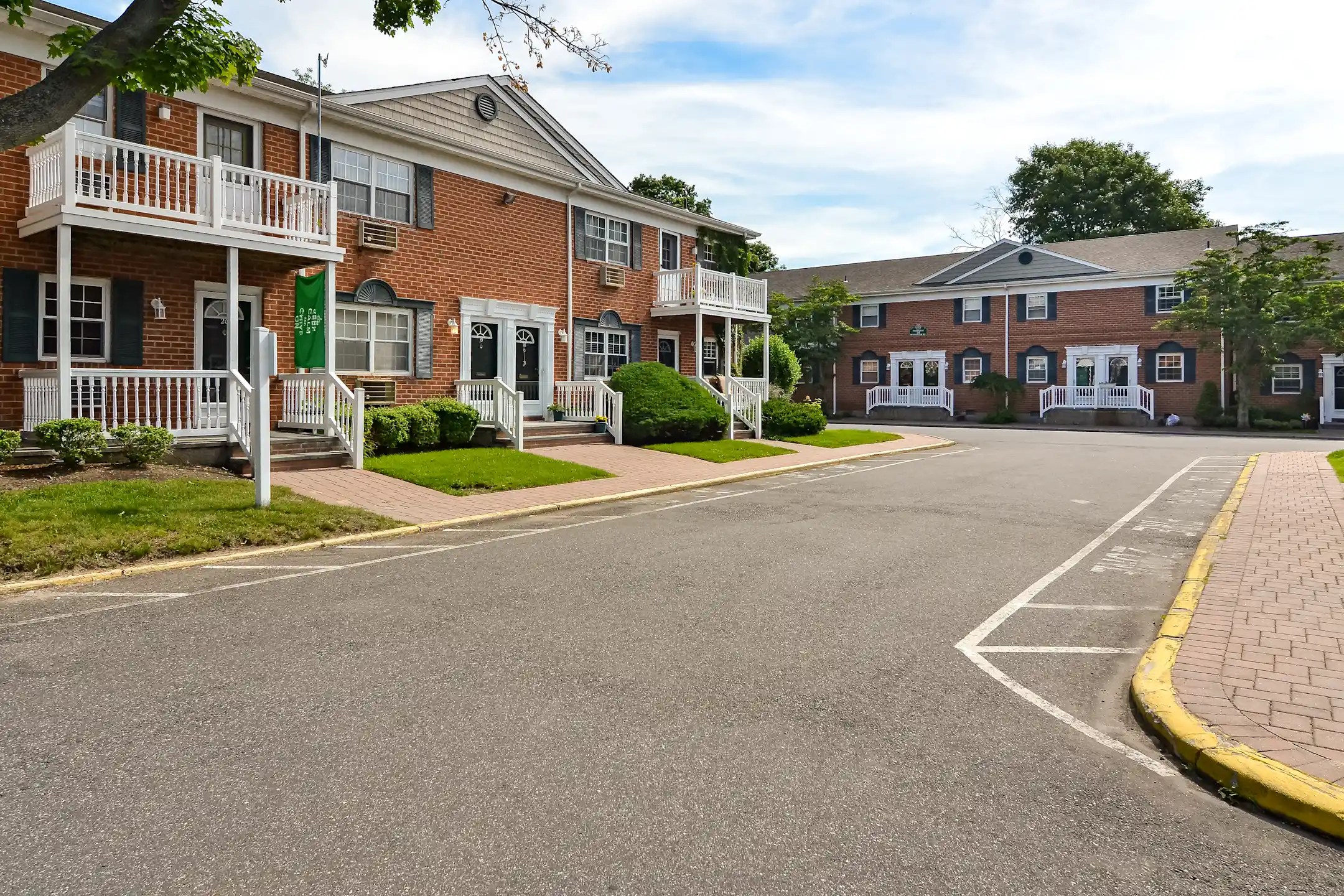 Fairfield Sunrise Gardens 721 Greenbriar Dr Bohemia, NY Apartments