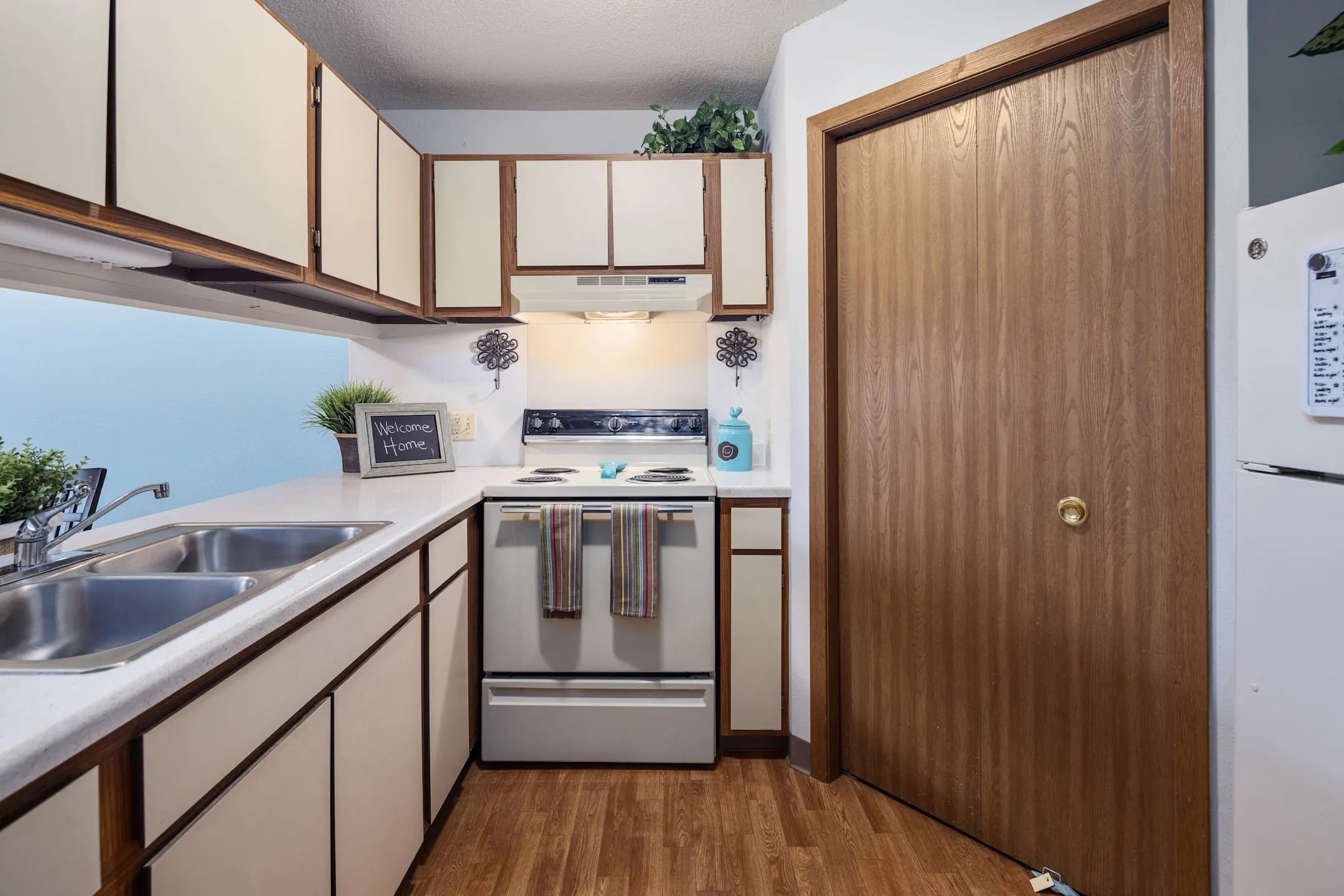 Parkside of Livonia Independent Senior Living 28811 Jamison St