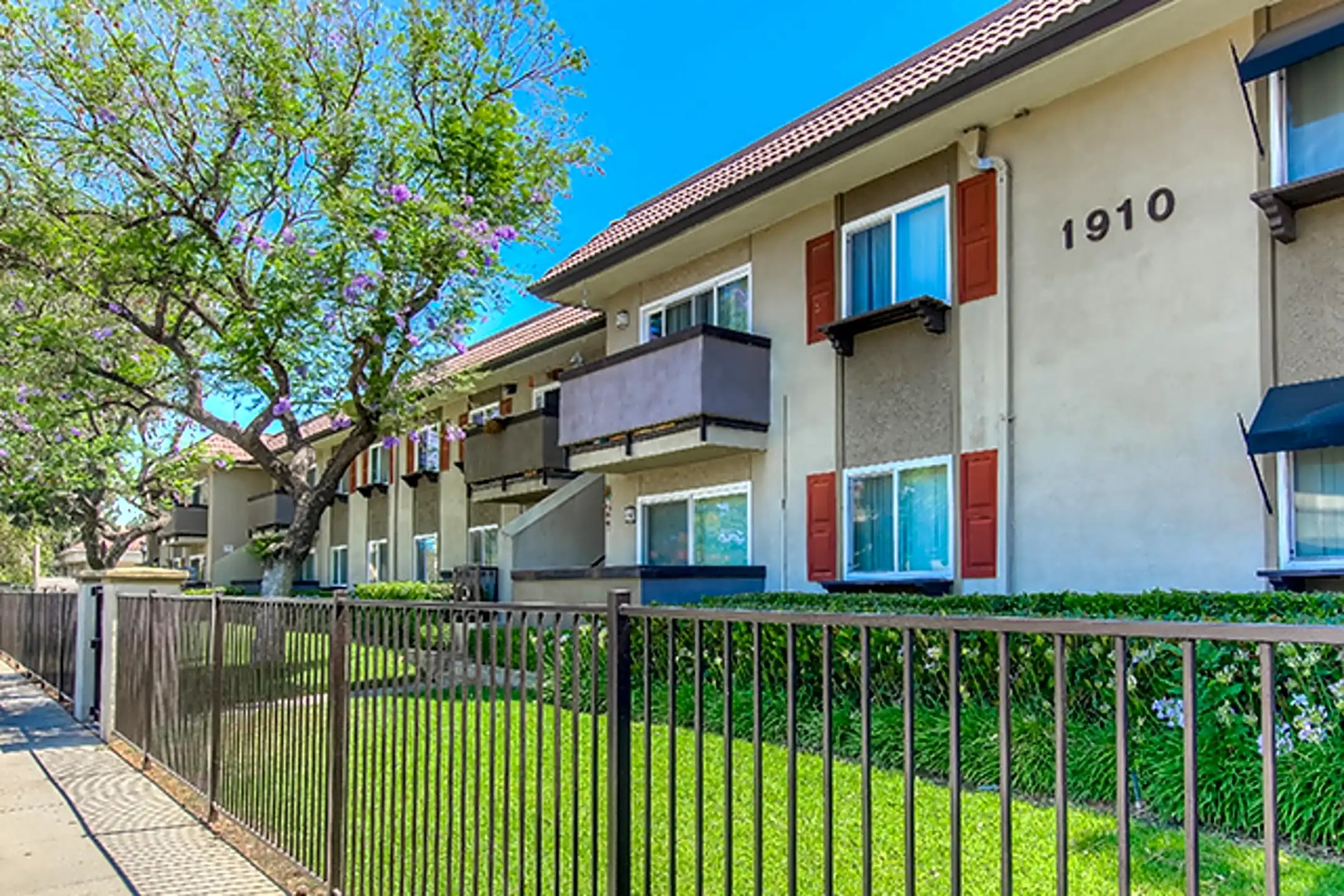 Sage Creek Luxury Apartments 1930 Yosemite Avenue Simi Valley, CA Apartments for Rent Rent.