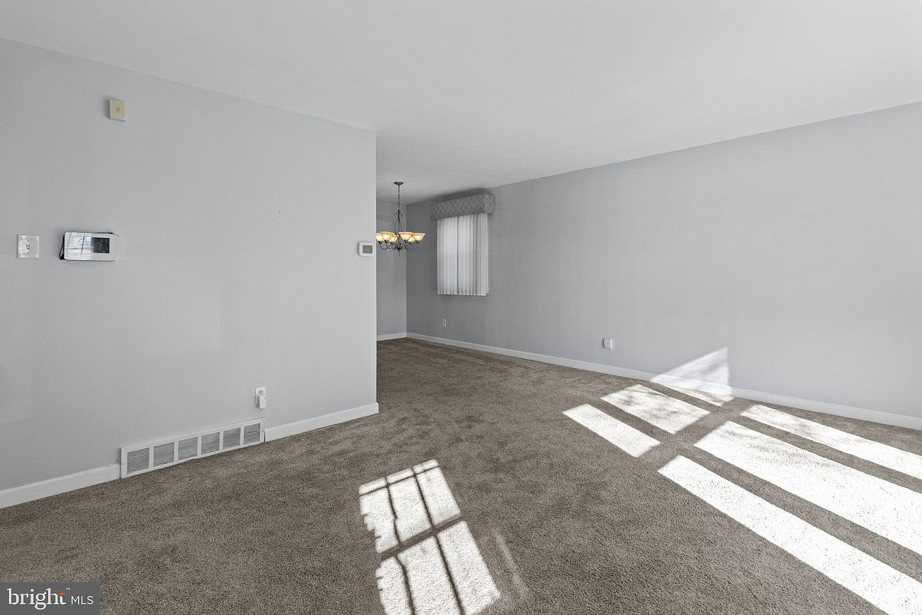 Occupancy on this beautiful townhome !!! Rent Ruby