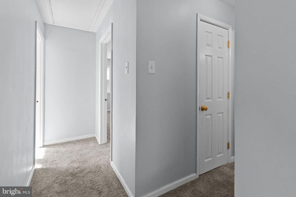 Occupancy on this beautiful townhome !!! Rent Ruby