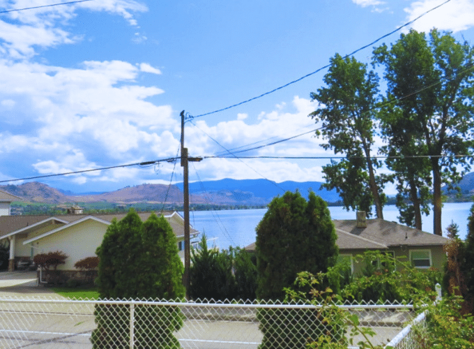 Spacious Winter Rental Home with Lakeview in Kingfisher Dr Osoyoos