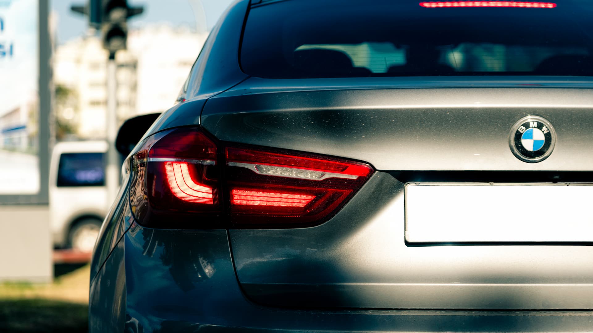 Brake Light Replacement Cost Pricing Factors (+Is it Urgent