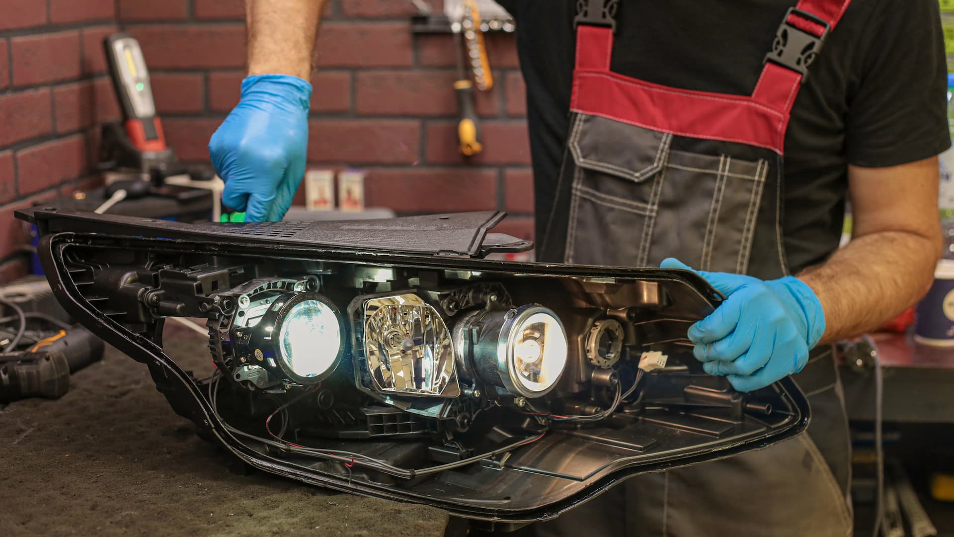 Headlight Assembly Replacement Cost in 2026 (+4 Money Saving Tips