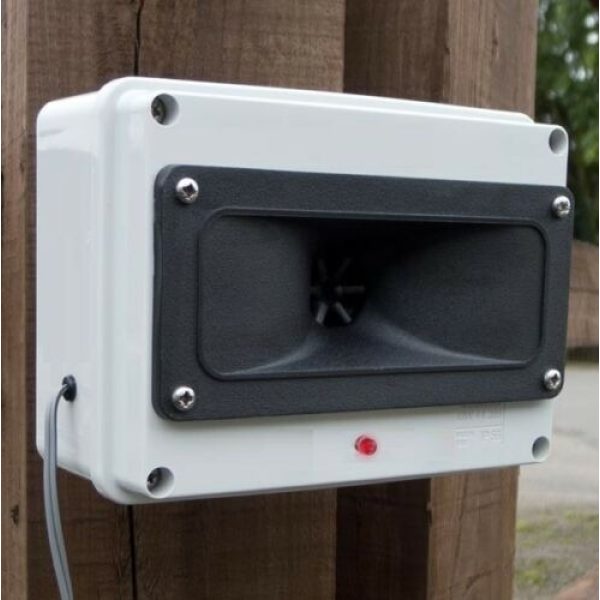 Web in commercio esistono diversi tipi di dissuasori per l’allontanamento gabbiani che si differenziano l’uno dall’altro per il materiale con cui sono stati realizzati. Il nostro dissuasore a ultrasuoni per scacciare uccelli e piccioni è ideale per il balcone, giardino, terrazza, giardino anteriore, orto, aiuola, alberi, piantagione di alberi,. Repellente ultrasuoni per uccelli colombi gabbiani corvi versione da