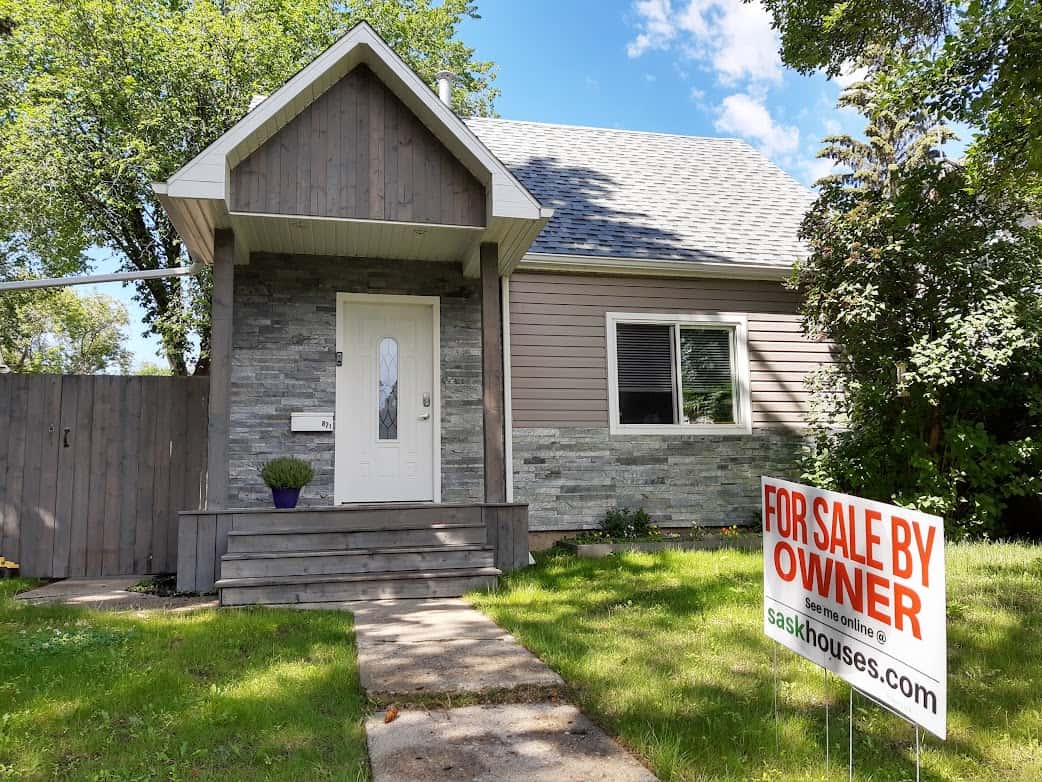 821 Avenue J South, Saskatoon House for sale Request Viewing