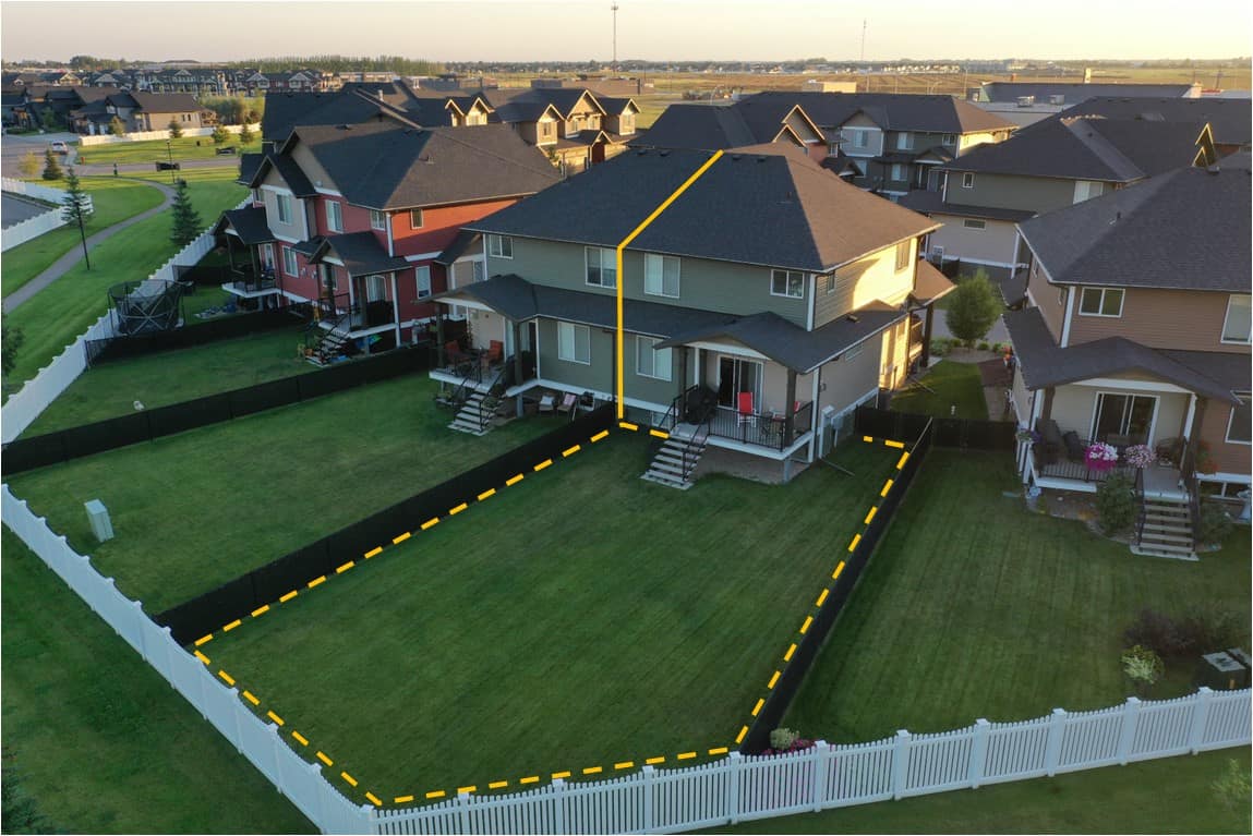 RARE Warman executive quality townhouse with HUGE yard and finished