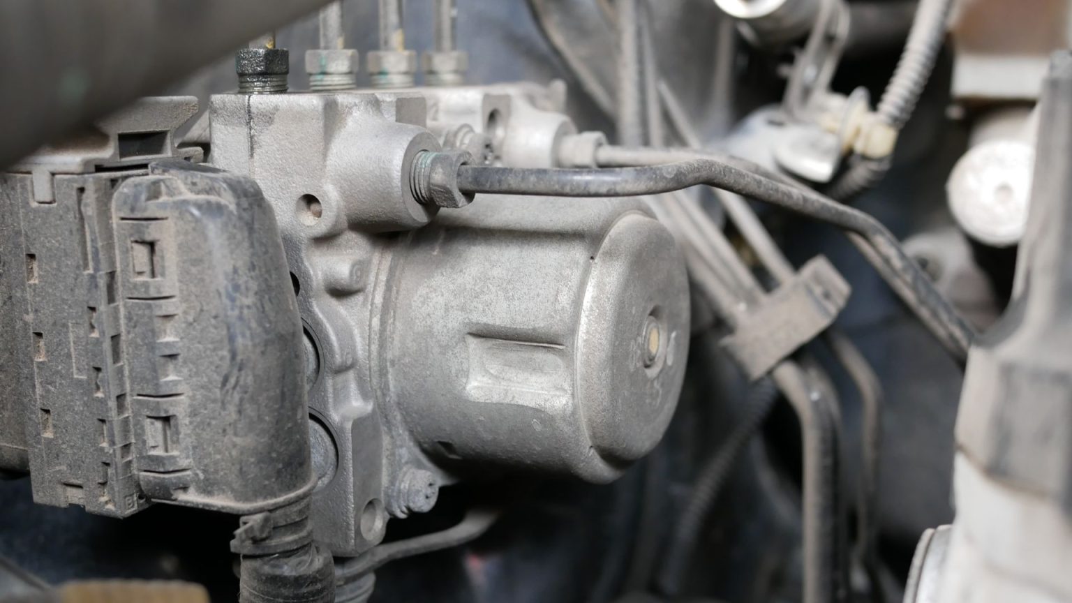 Why is ABS light on? — causes and fixes | REREV