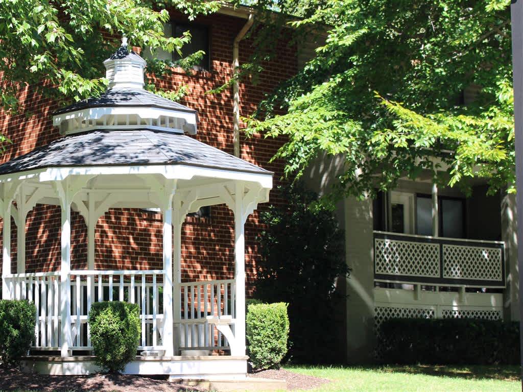 Cardinal Court Apartments Sunny