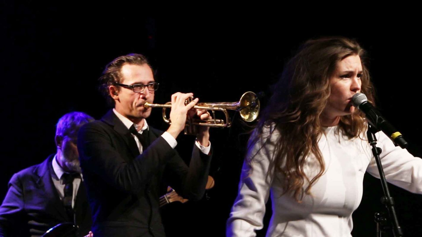 Book a live music band for your wedding in France