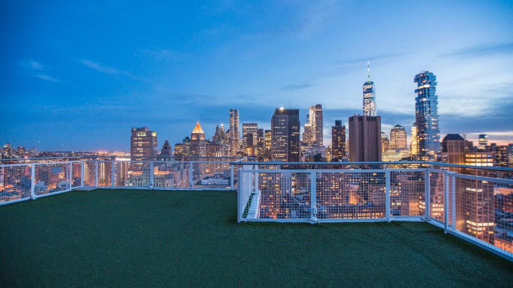 13 Best Luxury Hotels In Soho New York (2023)