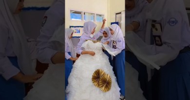 proses memakai baju fashionshow #masasekolah #fashionshow #daurulang (source.@lahandmade_)