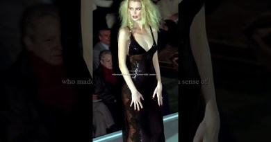 One of the most ✨😳iconic design by Versace 🥰🤌🏻 #fashion #fashionhistory #gigihadid #versace