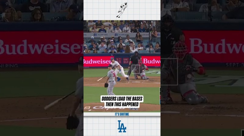 Mookie Betts' Pop Fly Creates TOTAL CHAOS #dodgers #MLB #baseball #sports
