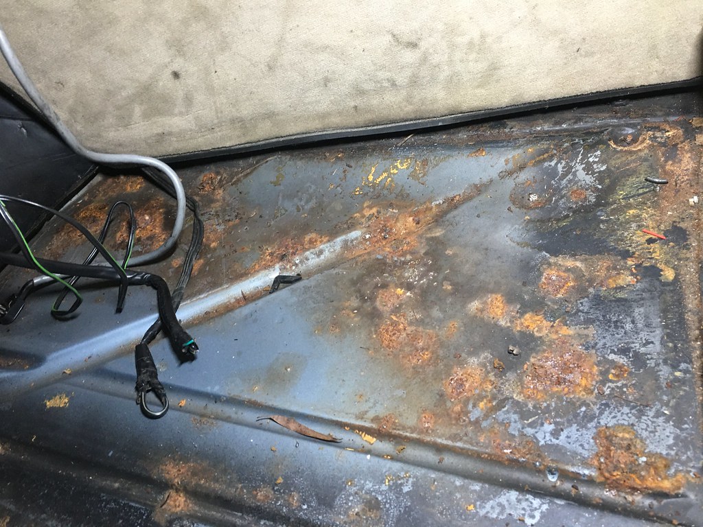 450SLC Passengers floor surface rust
