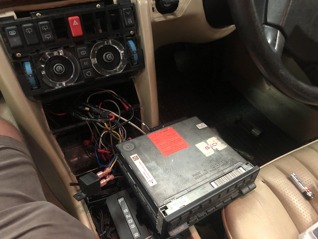 W124 Becker radio install – part 2