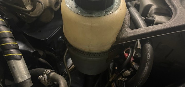 Mercedes W126 self-levelling rear suspension flush