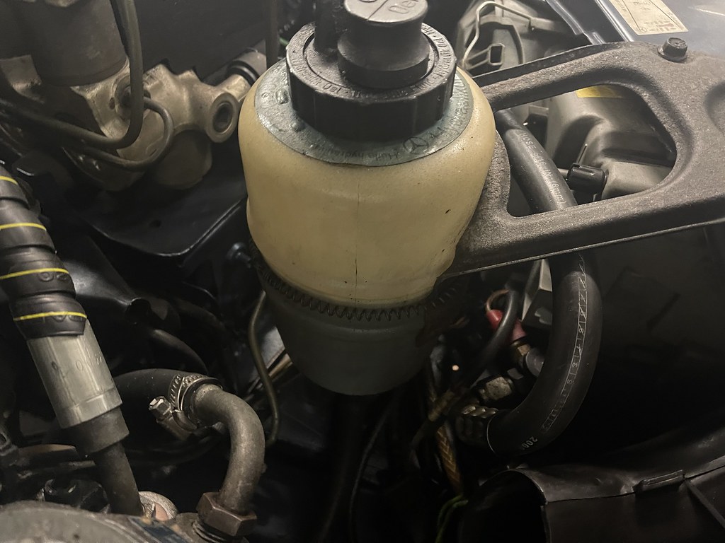 Mercedes W126 self-levelling rear suspension flush