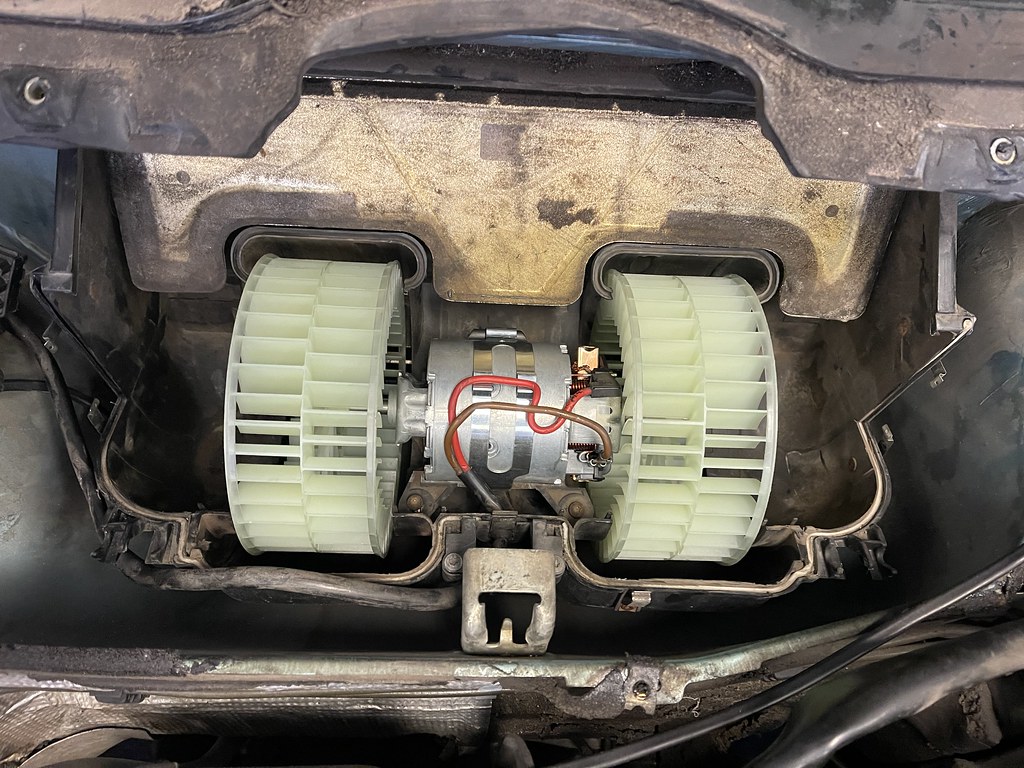W124 Blower motor replacement – part 2