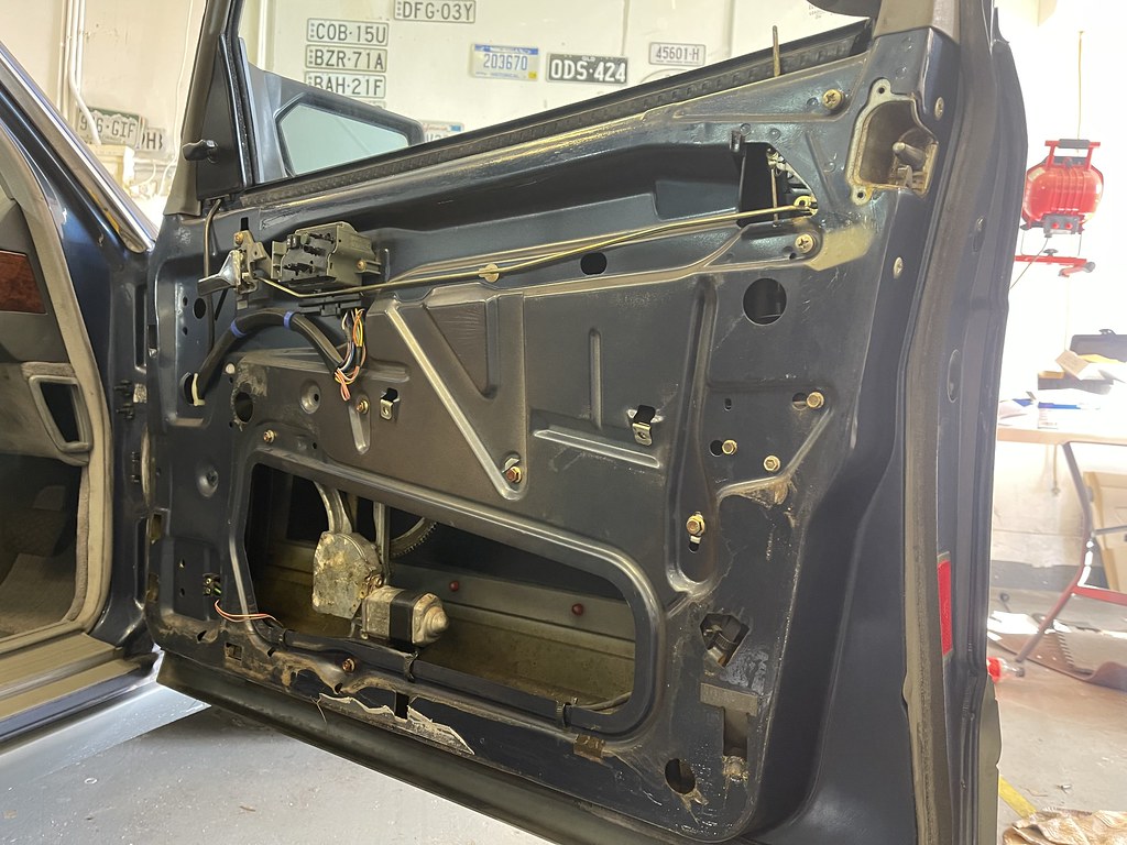 W126 stuck power window