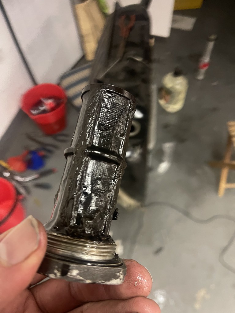 240D algae part 3 – removing the W123 fuel tank and fuel strainer