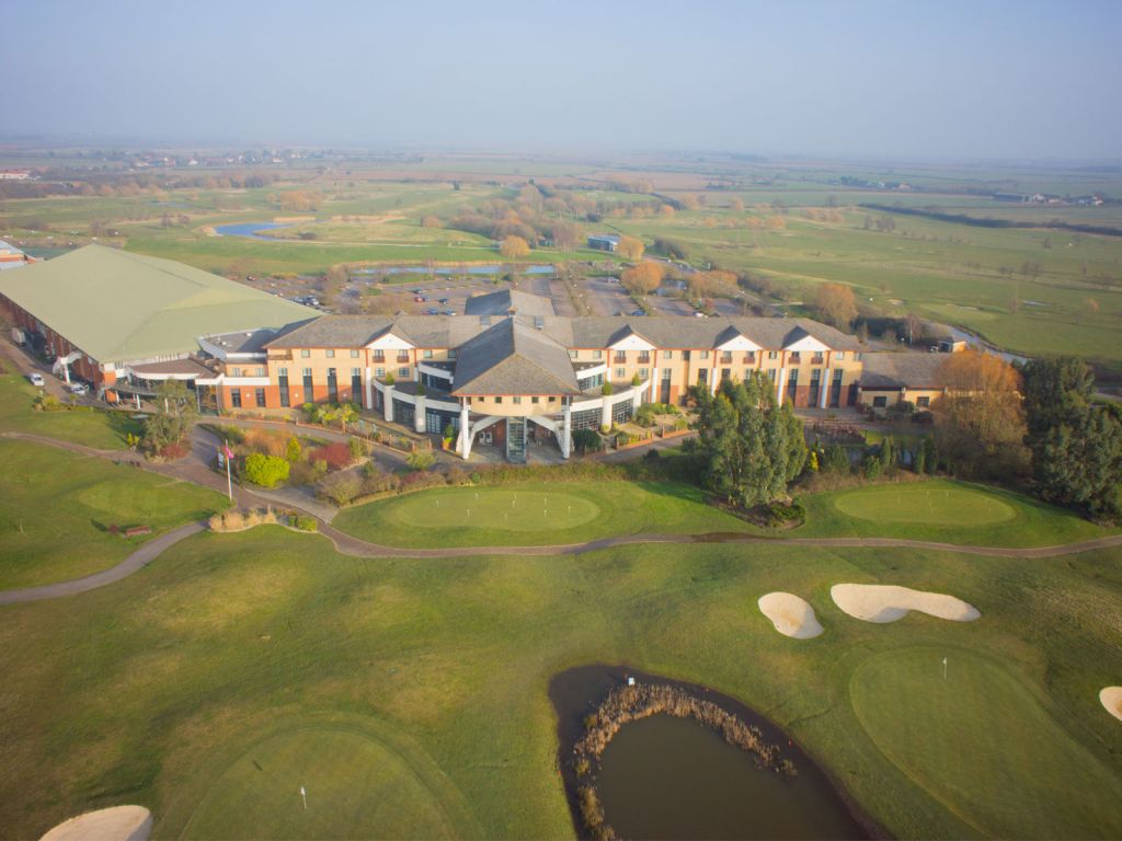Book a golf break to Crowne Plaza Resort Colchester Five Lakes