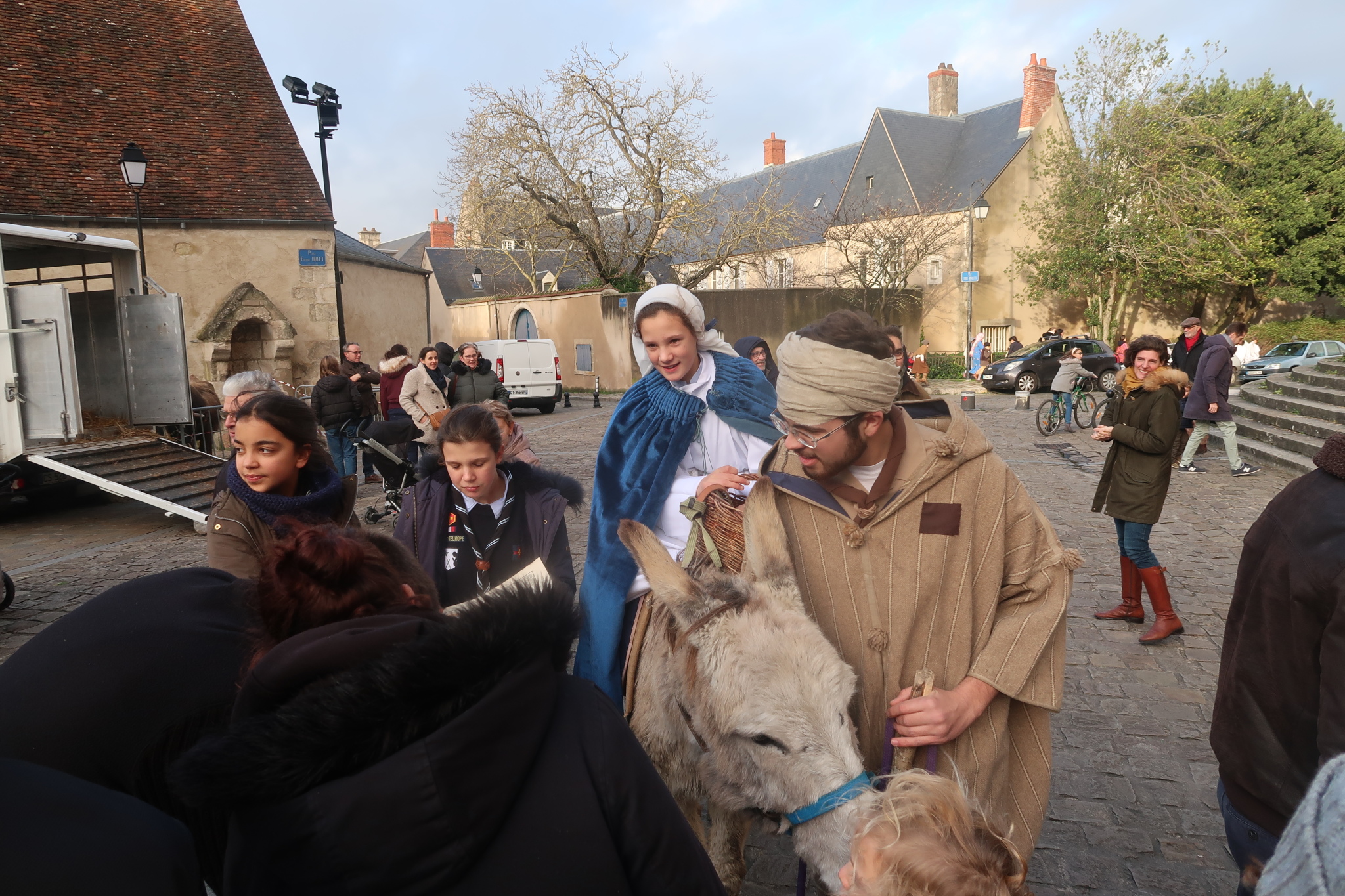 Paroisse SaintGuillaume Une crèche vivante pour évangéliser devant